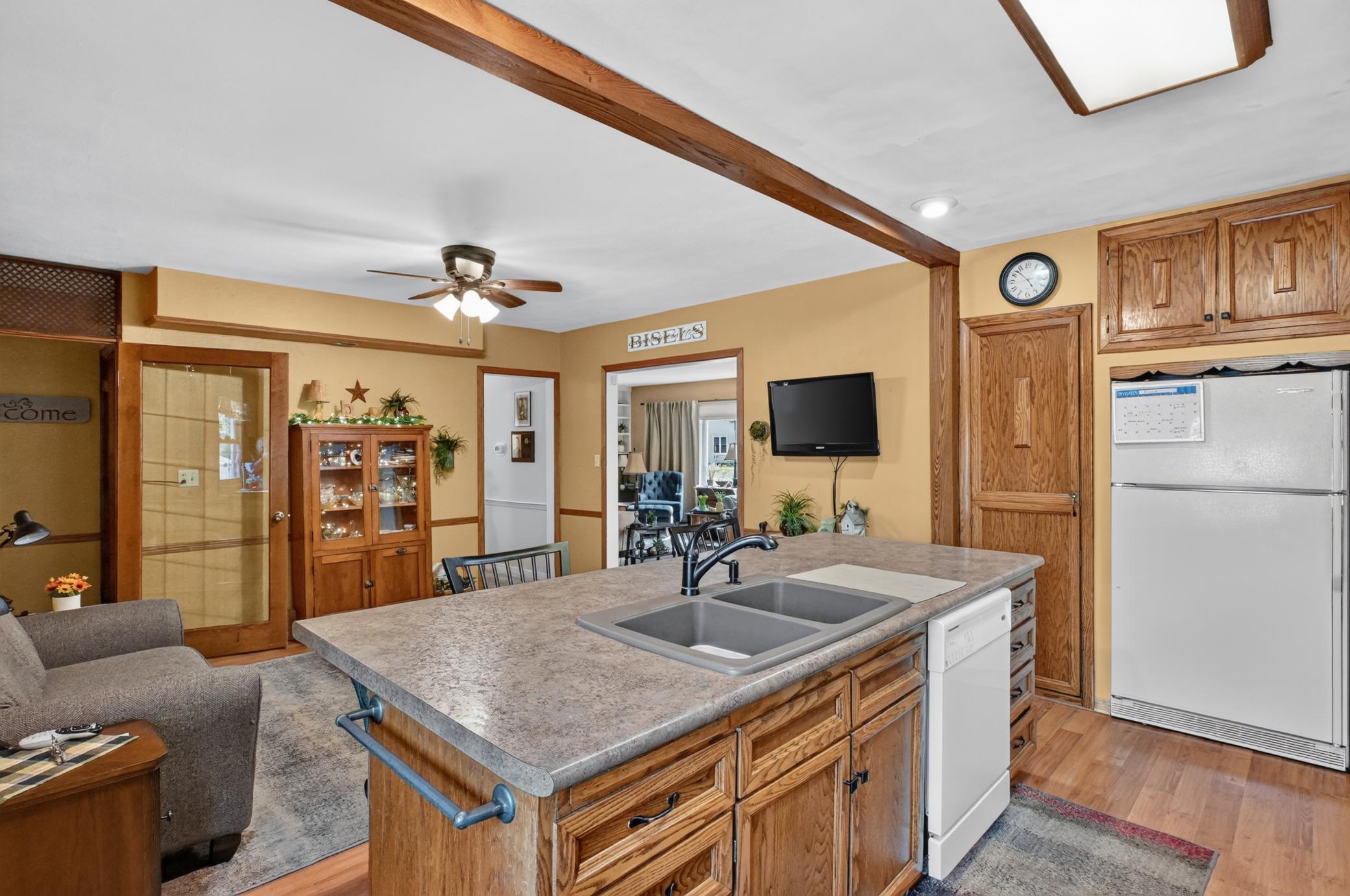 1950 single family home for sale at 1401 Bryant Street in Alexandria, MN — 3 bed, 2 bath (photo 15 of 46)