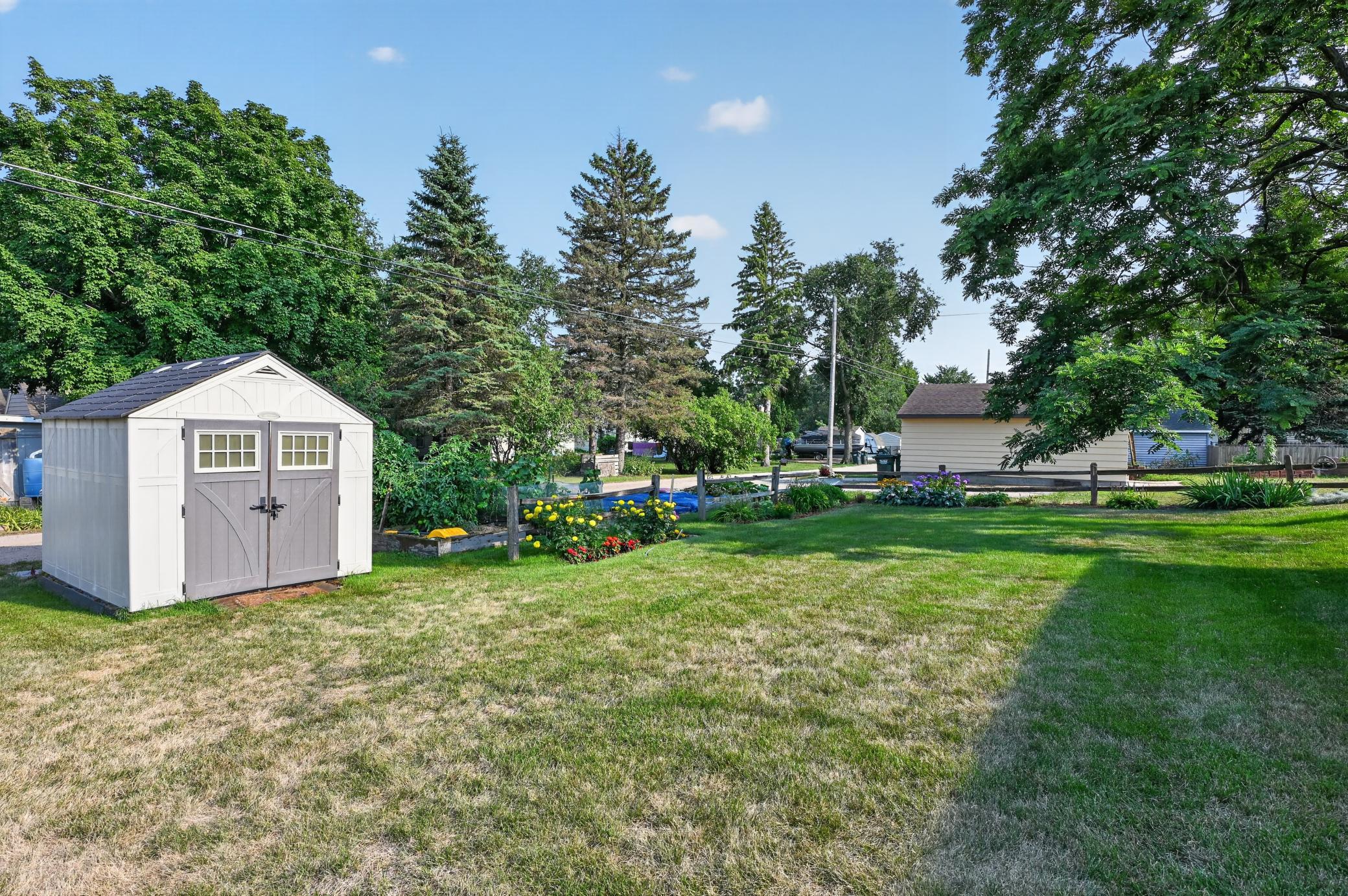 1950 single family home for sale at 1401 Bryant Street in Alexandria, MN — 3 bed, 2 bath (photo 38 of 46)