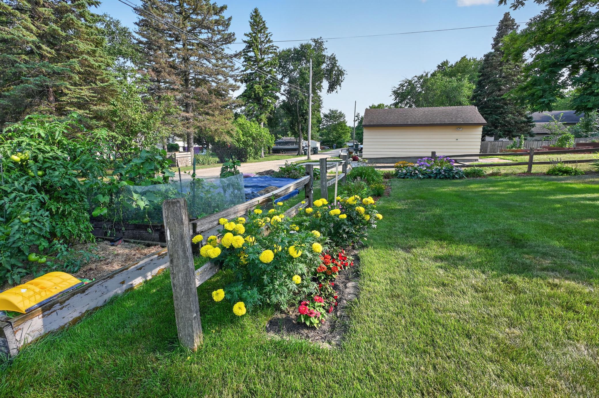 1950 single family home for sale at 1401 Bryant Street in Alexandria, MN — 3 bed, 2 bath (photo 40 of 46)