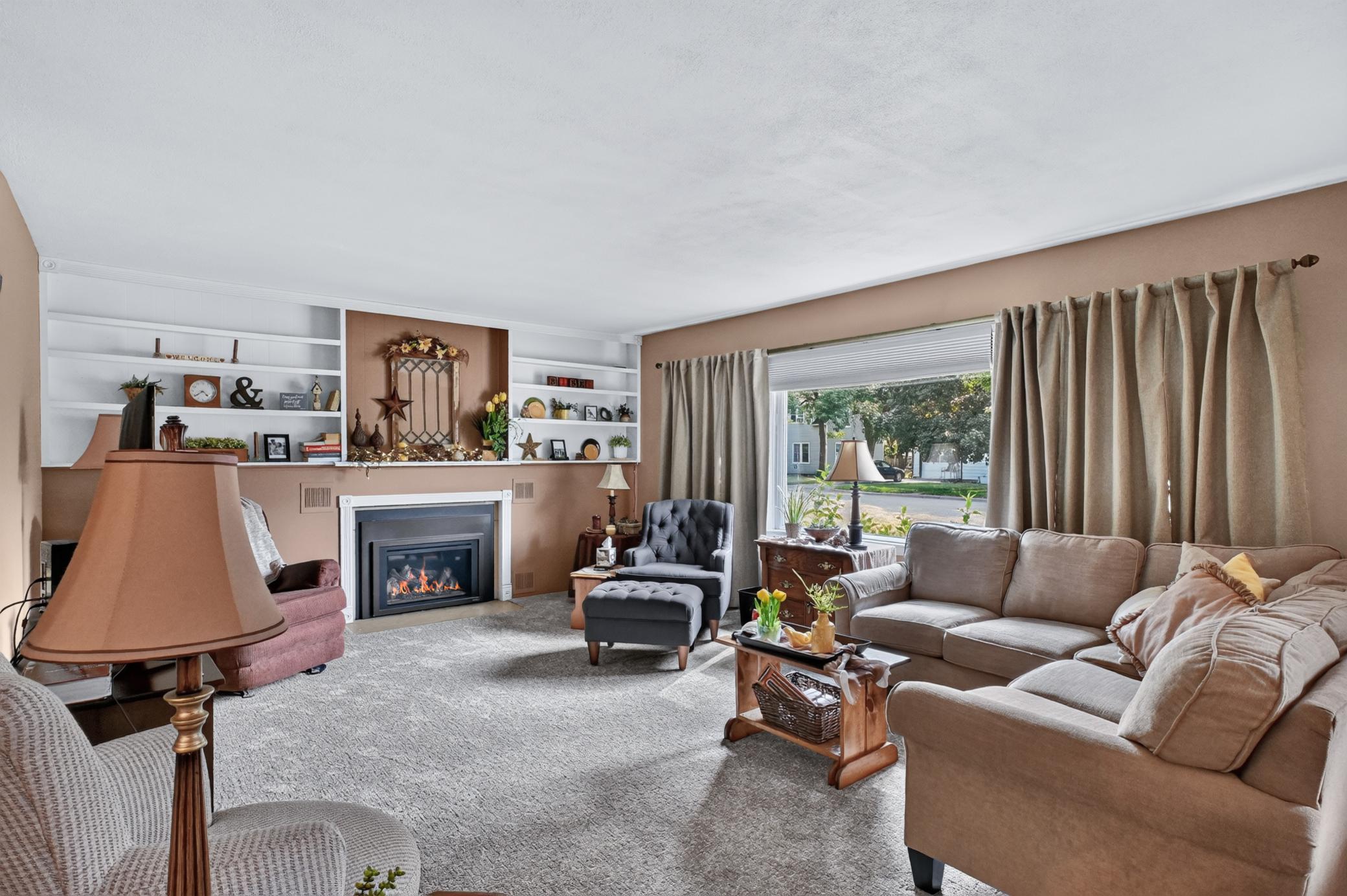 1950 single family home for sale at 1401 Bryant Street in Alexandria, MN — 3 bed, 2 bath (photo 6 of 46)