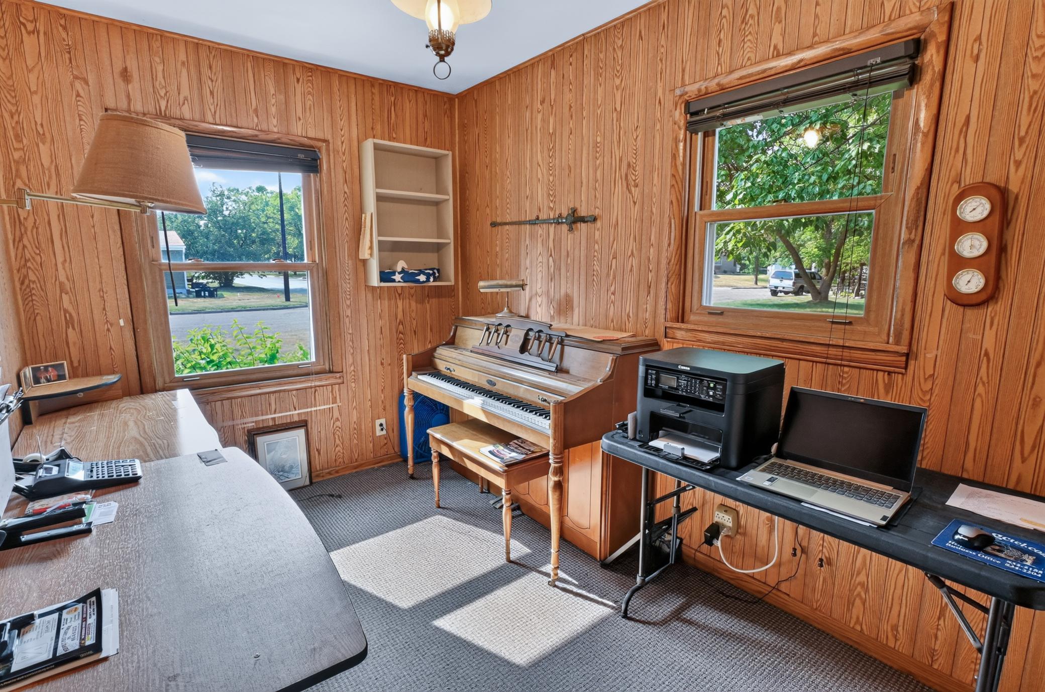 1950 single family home for sale at 1401 Bryant Street in Alexandria, MN — 3 bed, 2 bath (photo 9 of 46)