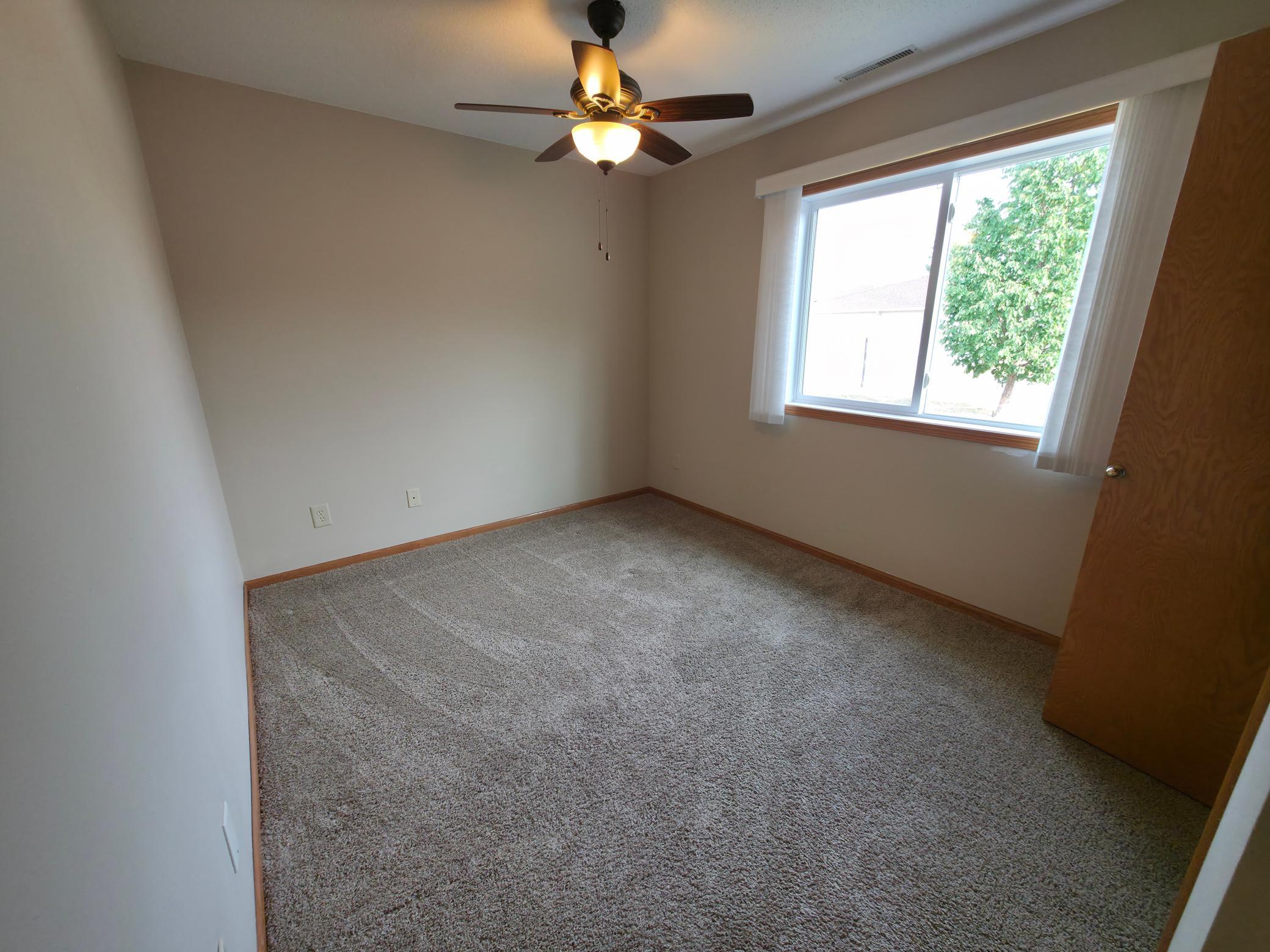 1995 condo for sale at 417 2nd Street NW in Dilworth, MN — 2 bed, 2 bath (photo 18 of 24)