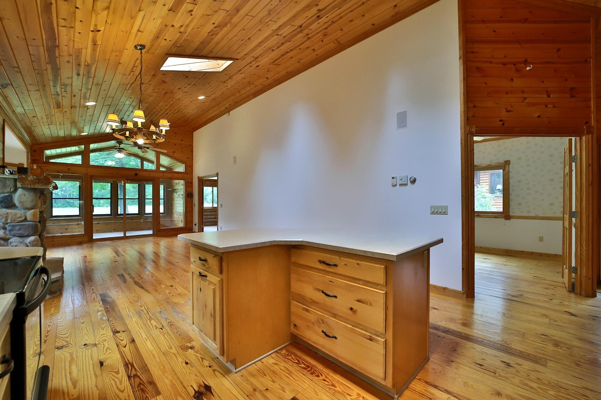 2000 home for sale at 39916 Par West Drive in Emily, MN — 2 bed, 2 bath (photo 5 of 38)