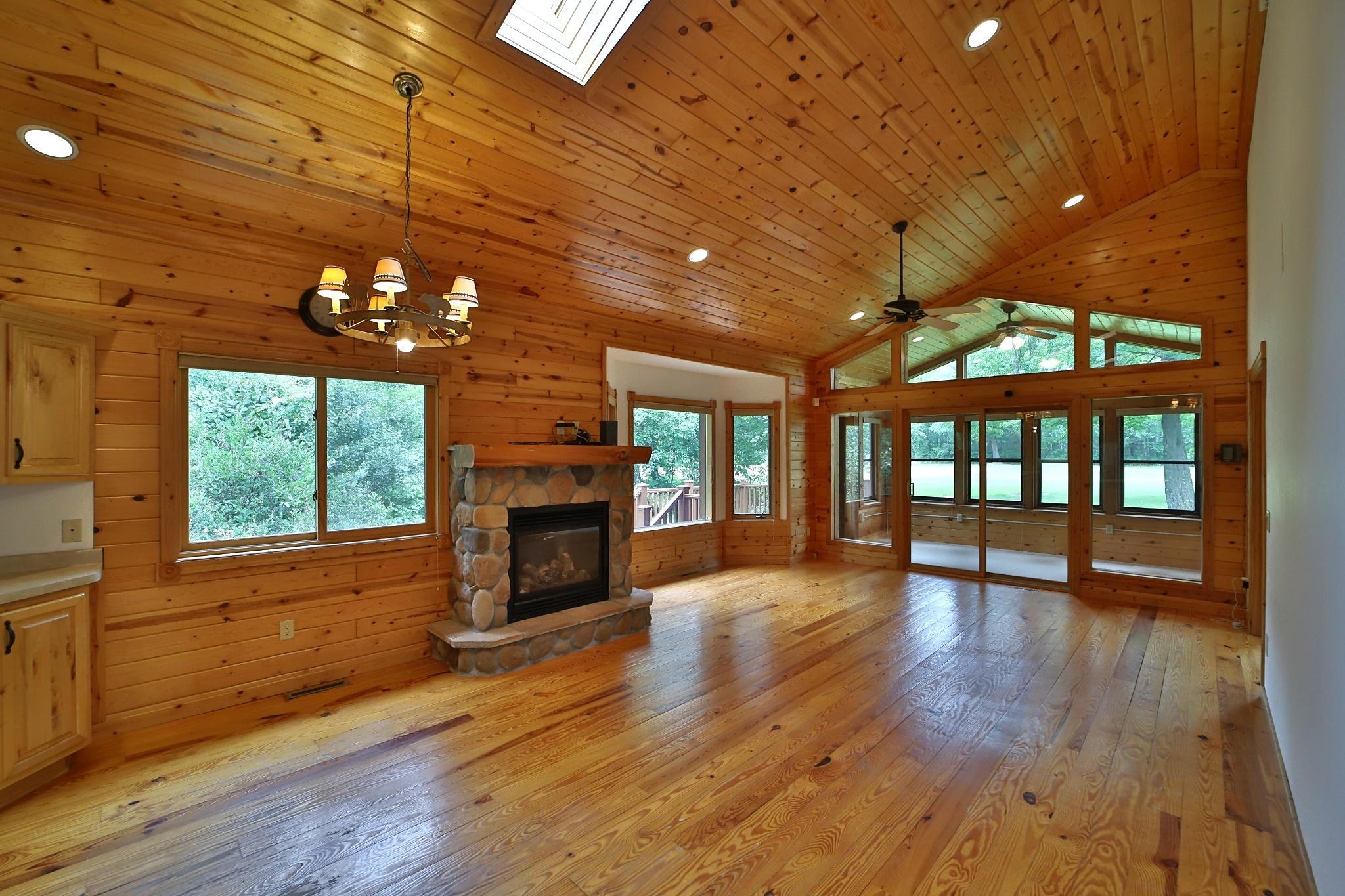 2000 home for sale at 39916 Par West Drive in Emily, MN — 2 bed, 2 bath (photo 6 of 38)