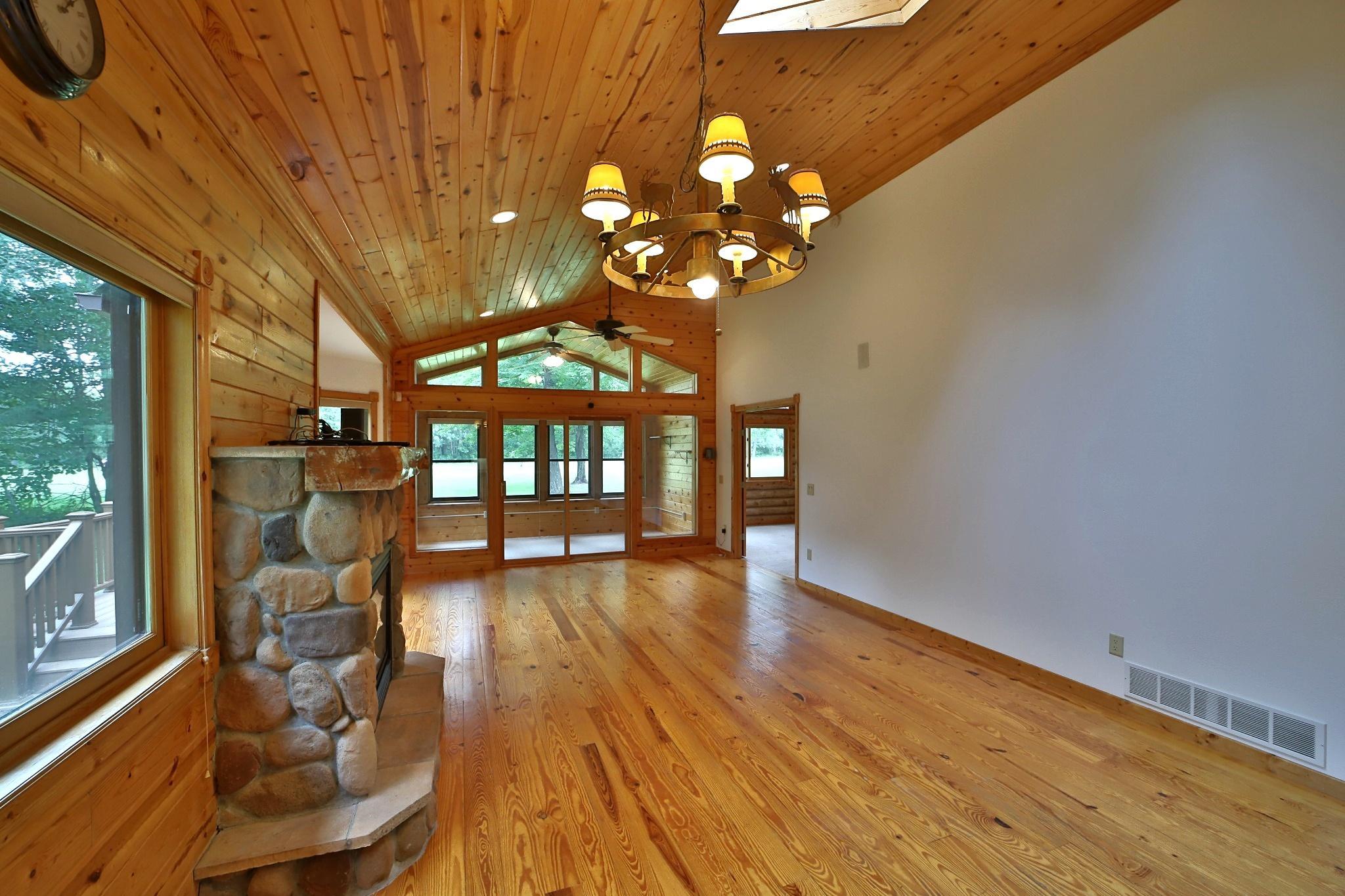 2000 home for sale at 39916 Par West Drive in Emily, MN — 2 bed, 2 bath (photo 7 of 38)