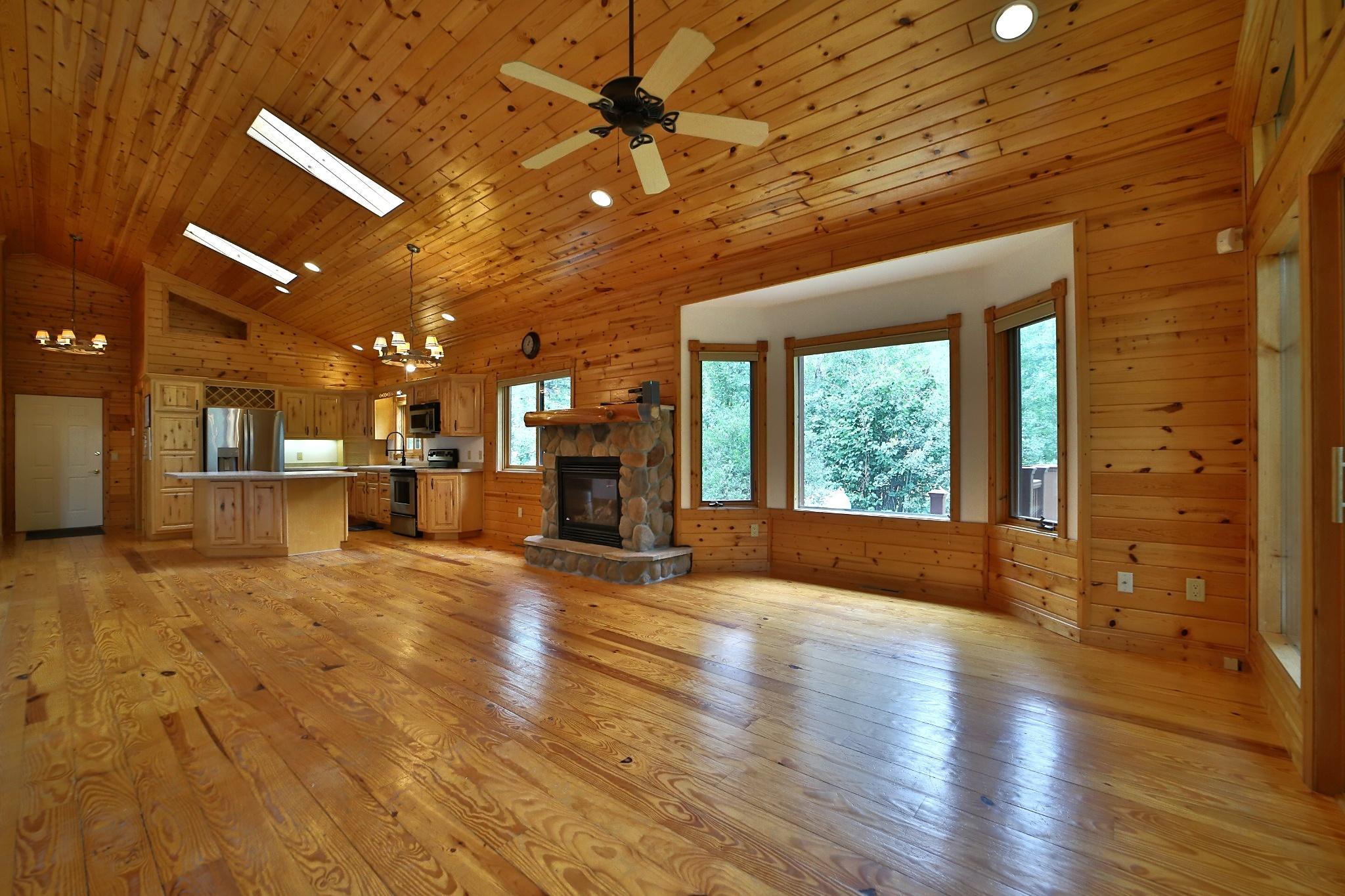 2000 home for sale at 39916 Par West Drive in Emily, MN — 2 bed, 2 bath (photo 8 of 38)