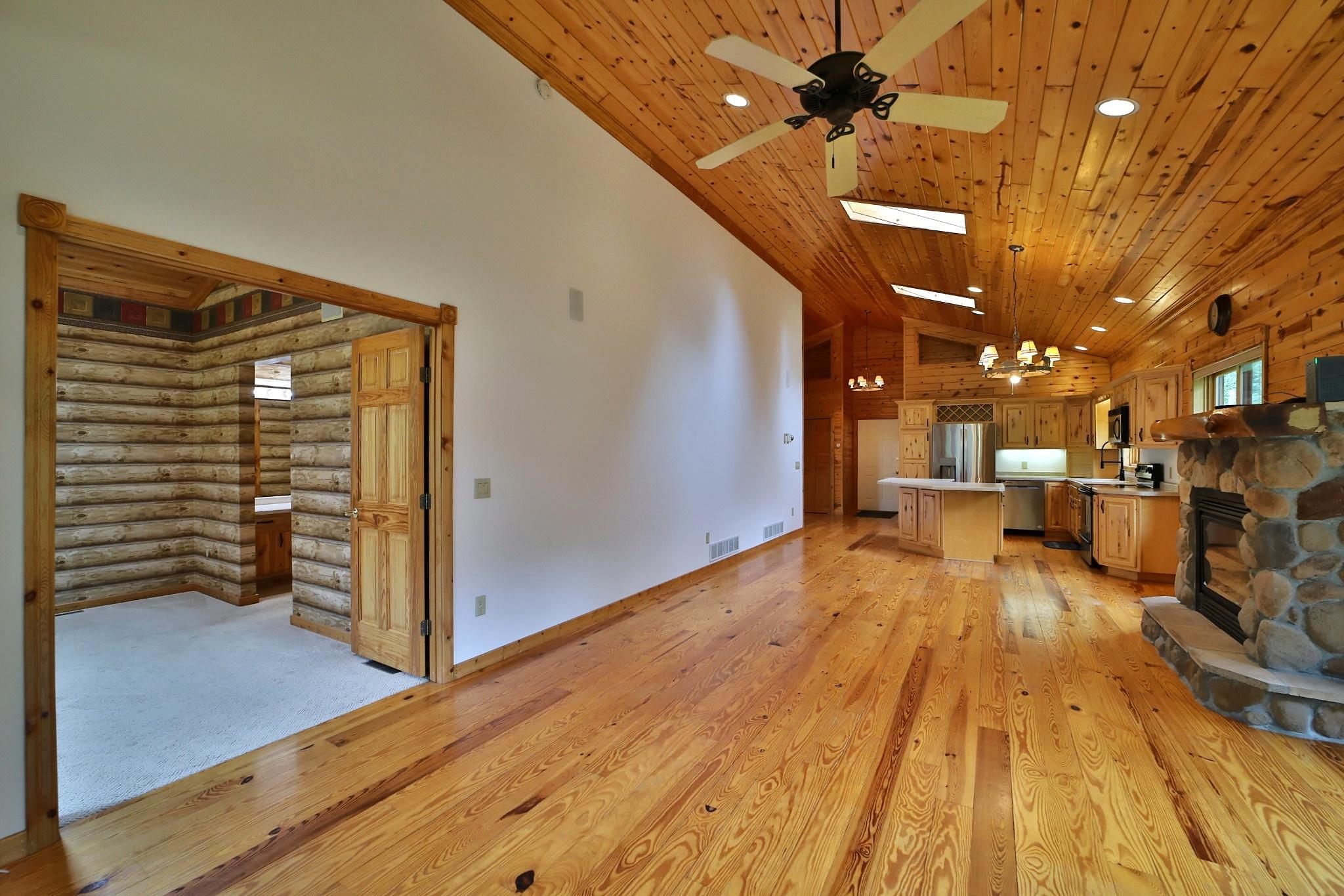 2000 home for sale at 39916 Par West Drive in Emily, MN — 2 bed, 2 bath (photo 9 of 38)