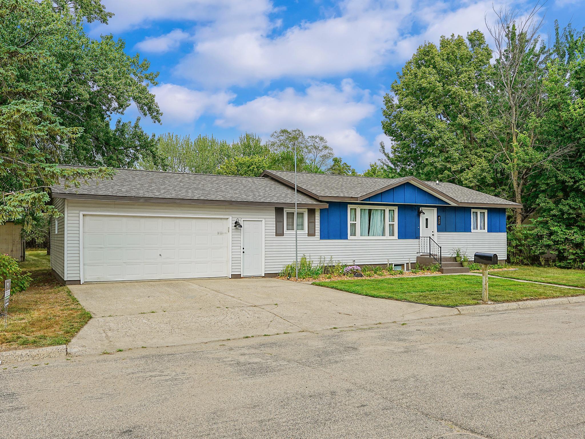 1976 single family home for sale at 452 4th St NW in Perham, MN — 3 bed, 2 bath (photo 2 of 46)