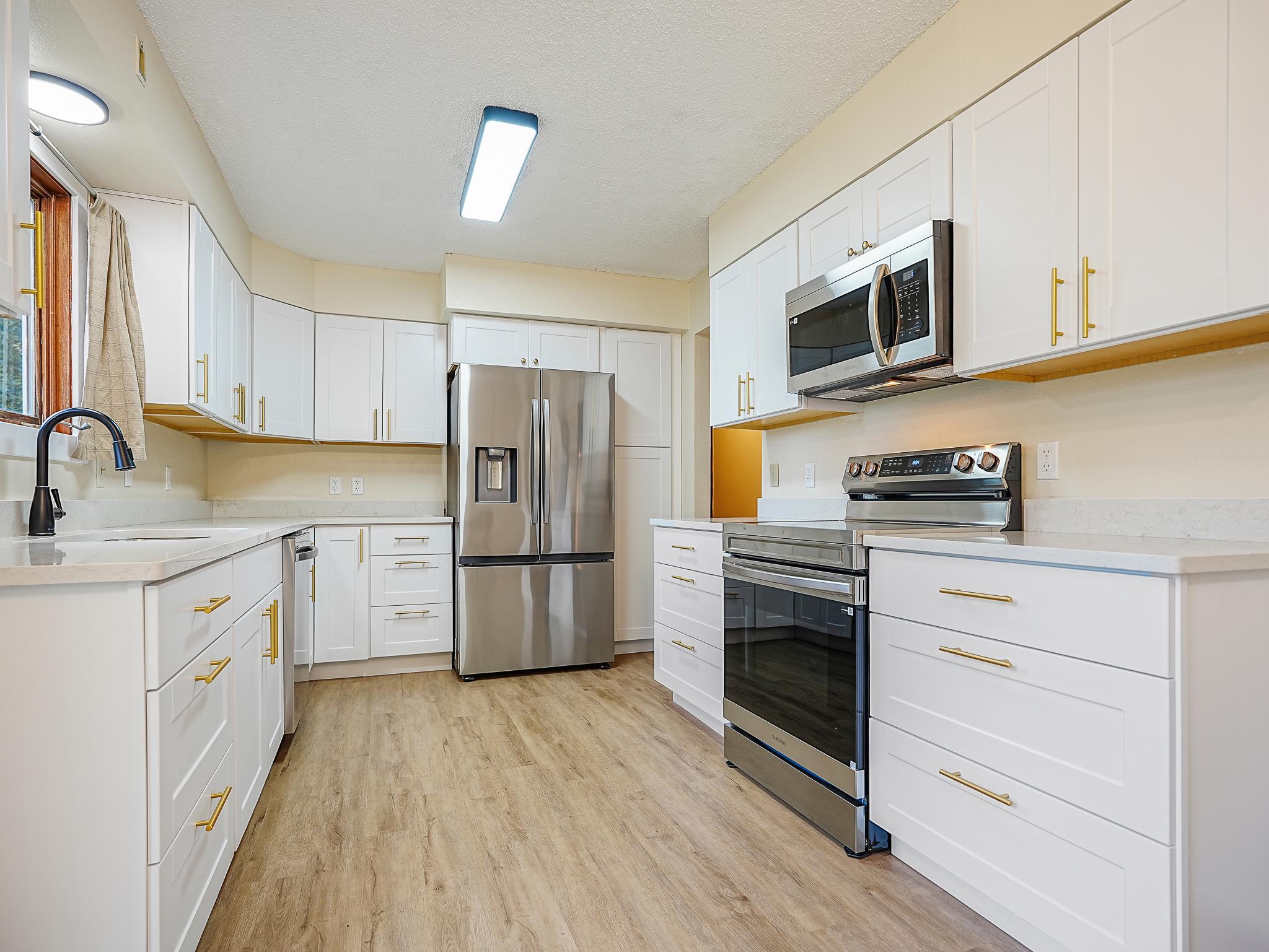 1976 single family home for sale at 452 4th St NW in Perham, MN — 3 bed, 2 bath (photo 14 of 46)