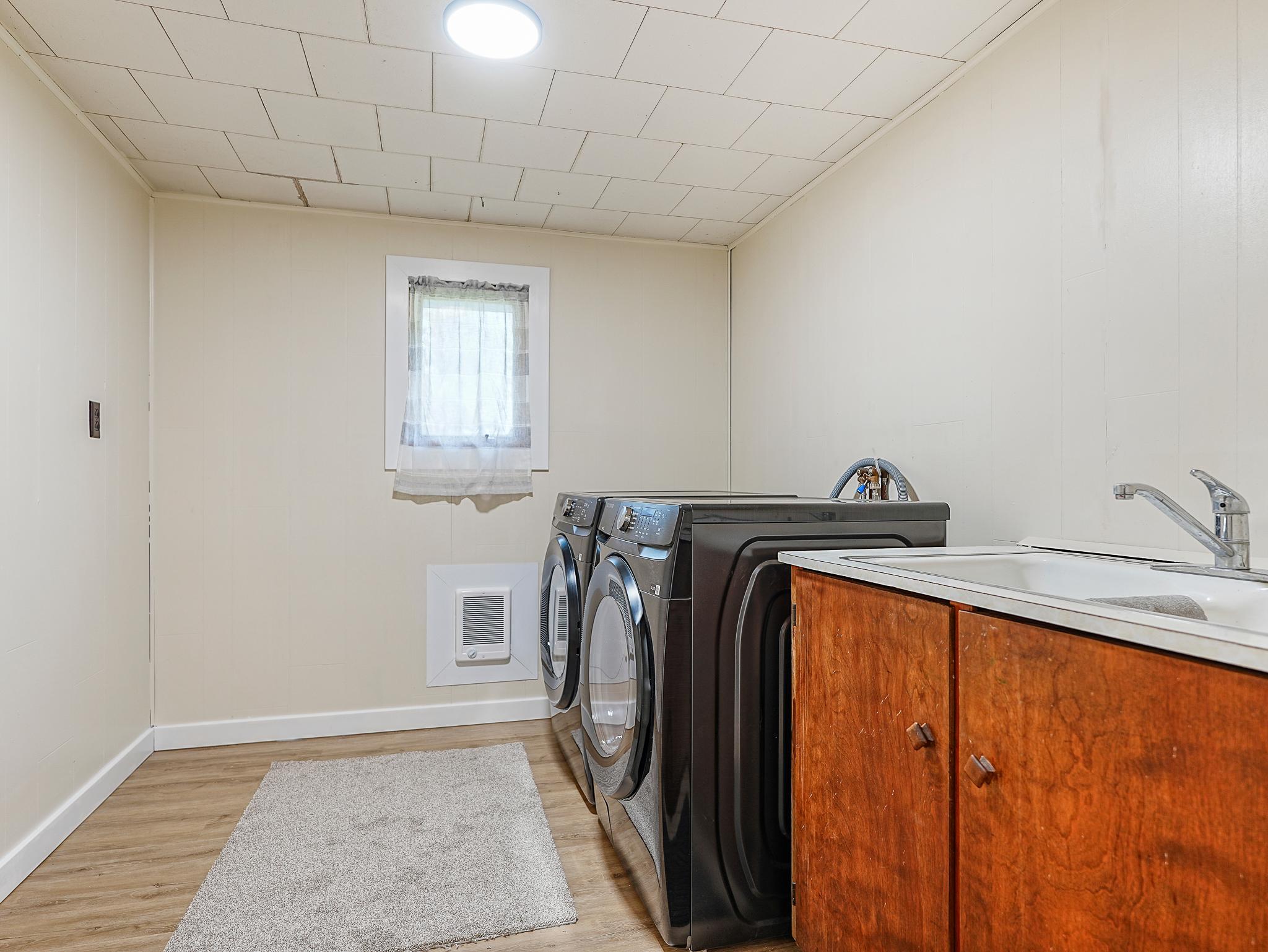 1976 single family home for sale at 452 4th St NW in Perham, MN — 3 bed, 2 bath (photo 21 of 46)