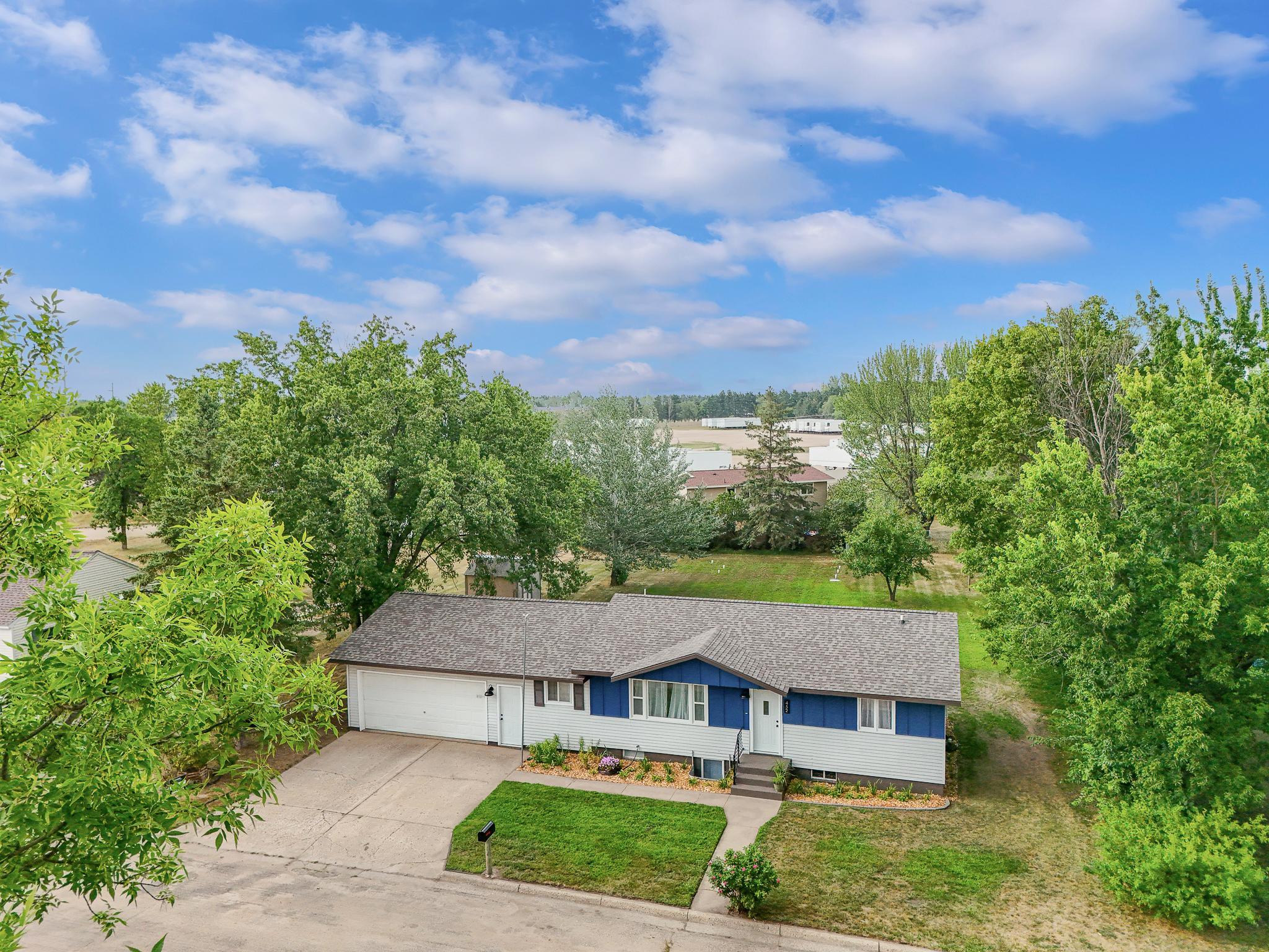1976 single family home for sale at 452 4th St NW in Perham, MN — 3 bed, 2 bath (photo 4 of 46)