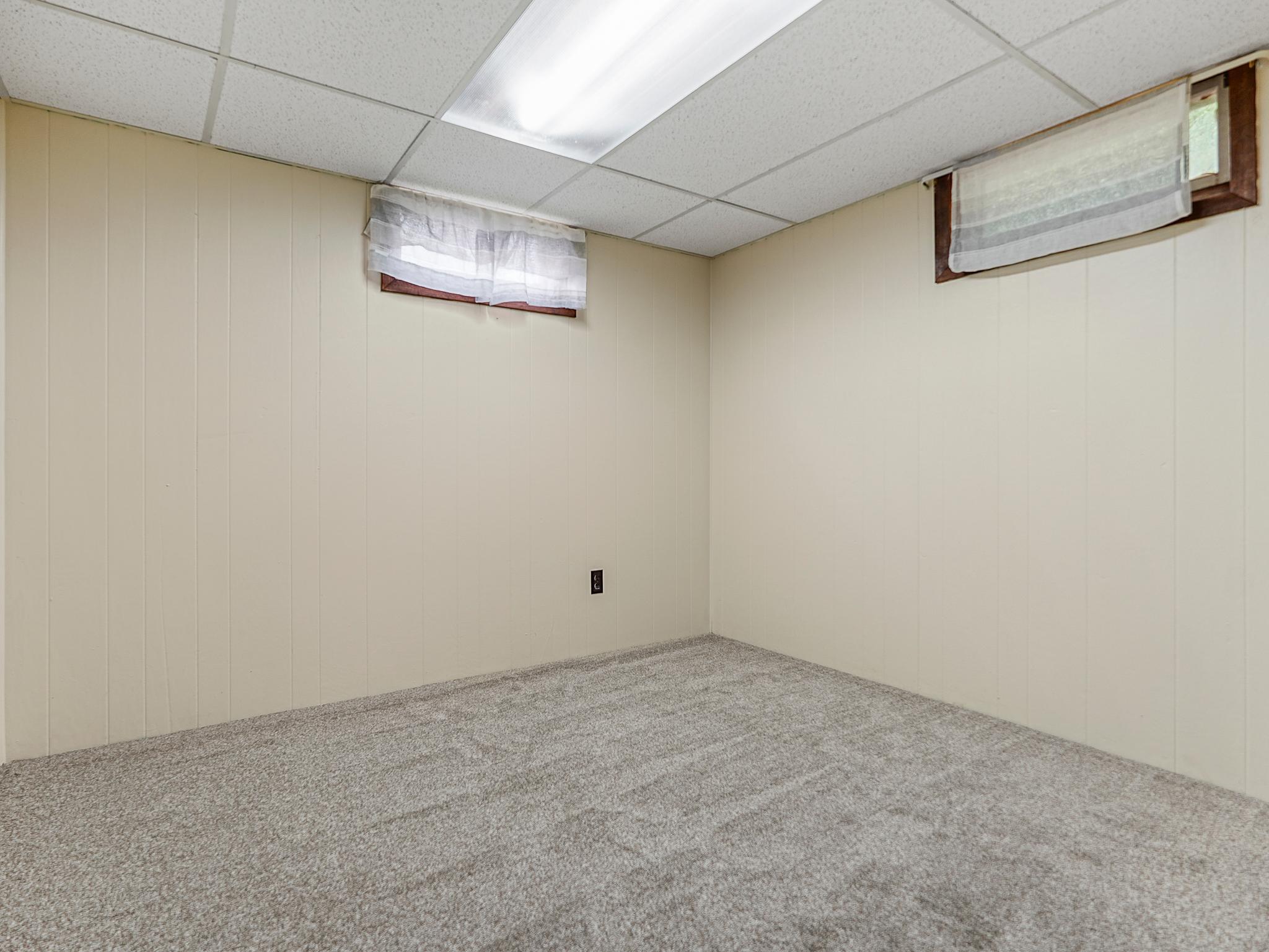1976 single family home for sale at 452 4th St NW in Perham, MN — 3 bed, 2 bath (photo 33 of 46)