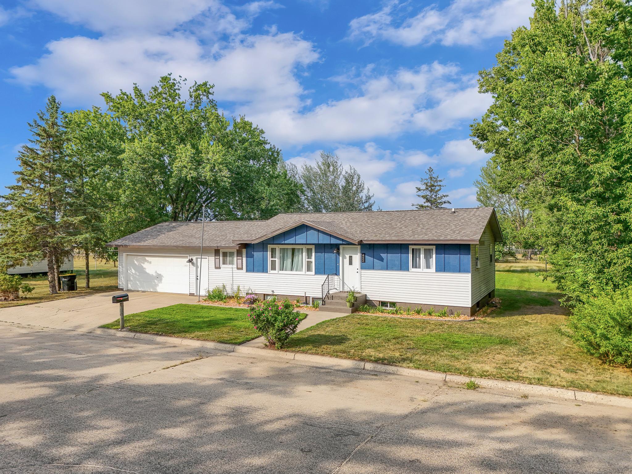 1976 single family home for sale at 452 4th St NW in Perham, MN — 3 bed, 2 bath (photo 39 of 46)
