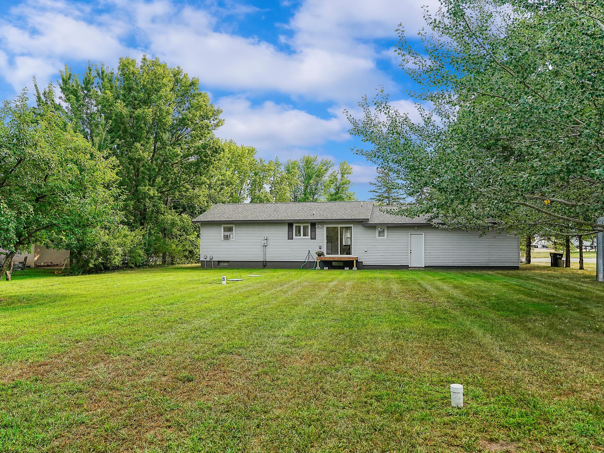1976 single family home for sale at 452 4th St NW in Perham, MN — 3 bed, 2 bath (photo 6 of 46)