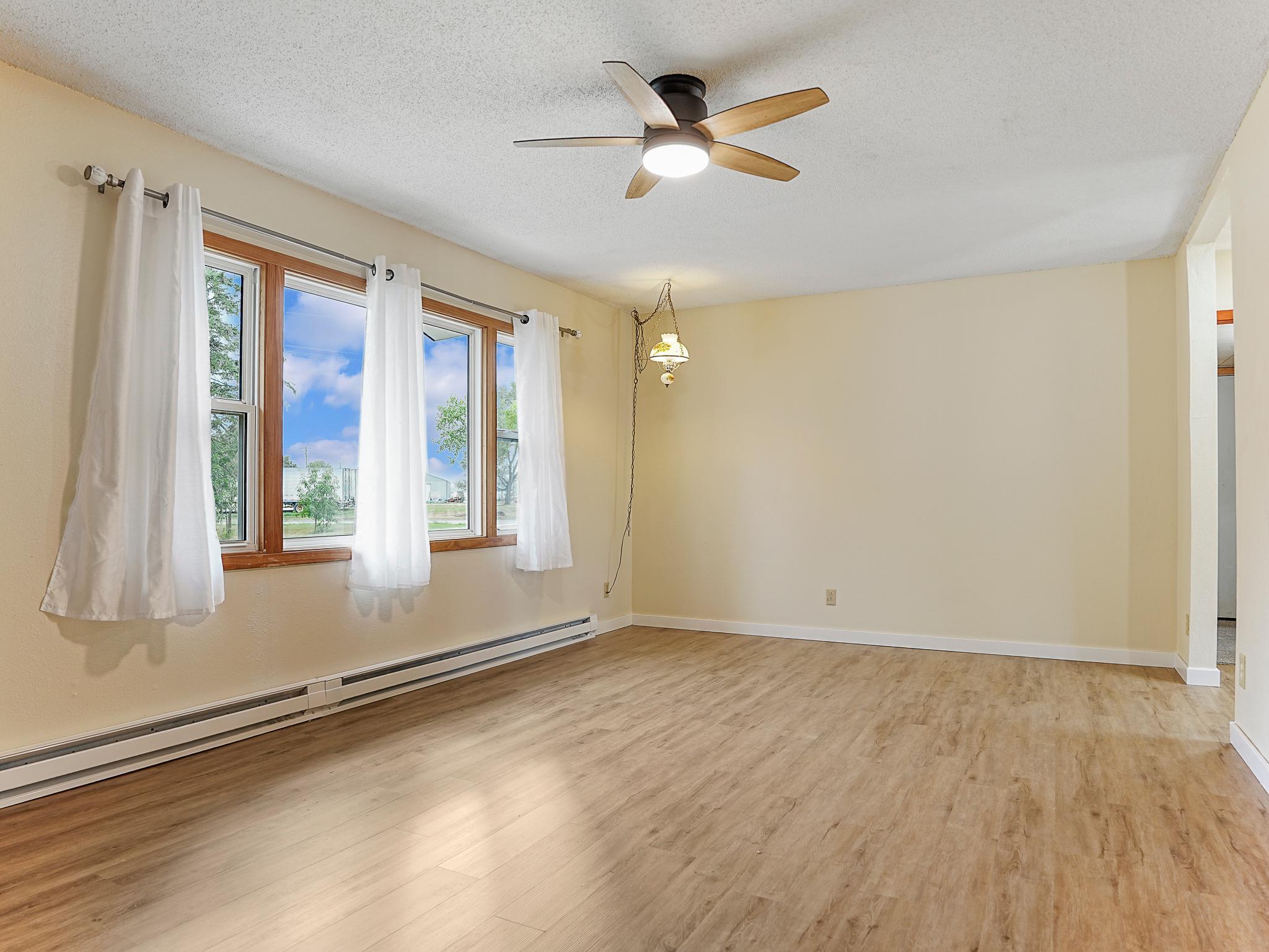 1976 single family home for sale at 452 4th St NW in Perham, MN — 3 bed, 2 bath (photo 8 of 46)