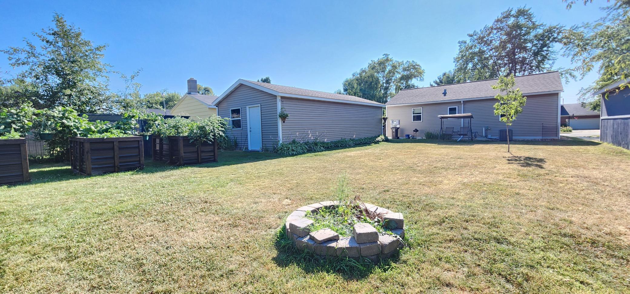 1950 single family home for sale at 808 5th Street NE in Staples, MN — 4 bed, 2 bath (photo 5 of 26)