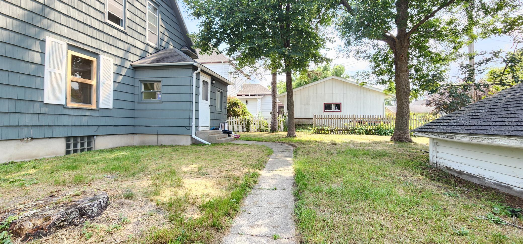 1902 single family home for sale at 437 7th Street NE in Staples, MN — 3 bed, 2 bath (photo 4 of 17)