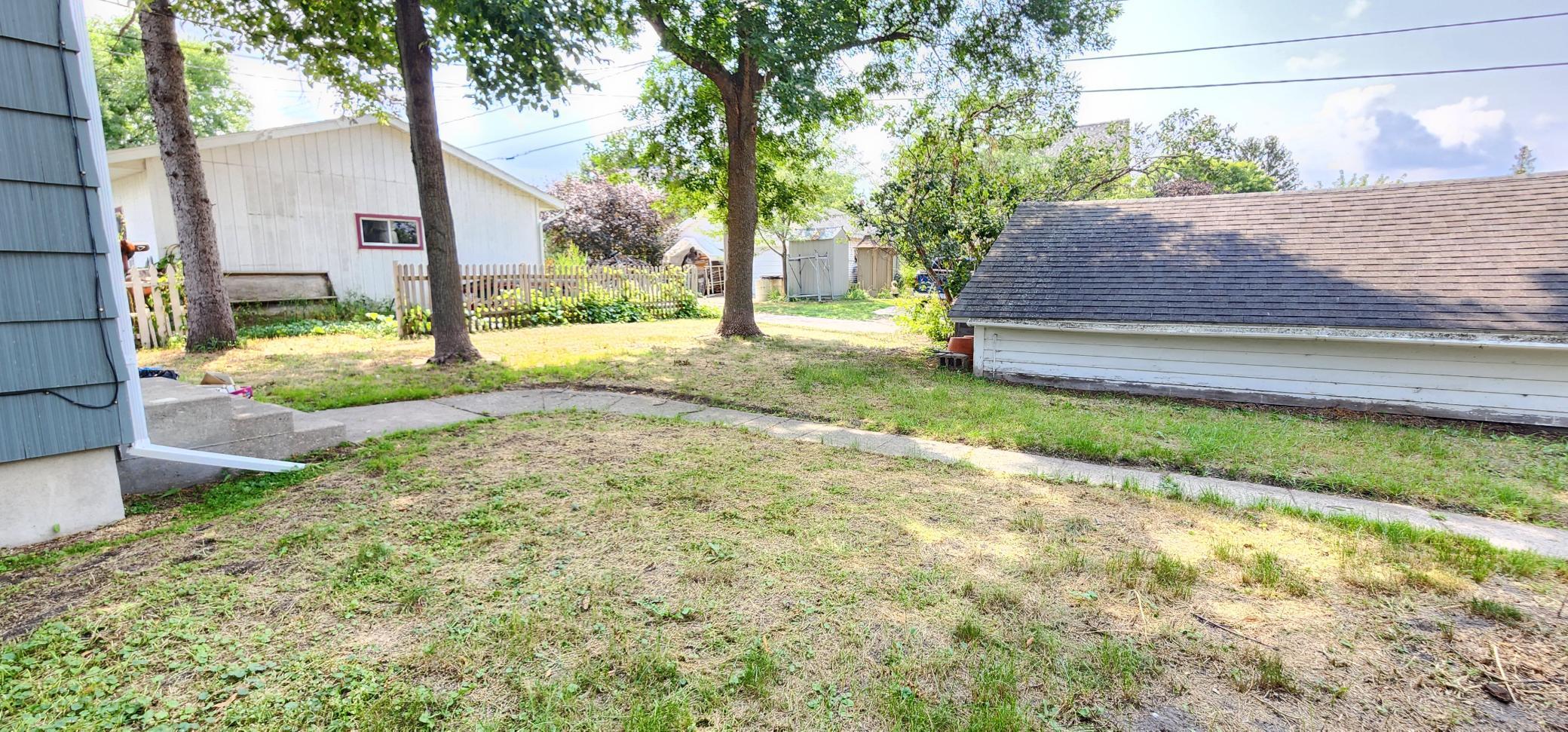 1902 single family home for sale at 437 7th Street NE in Staples, MN — 3 bed, 2 bath (photo 5 of 17)