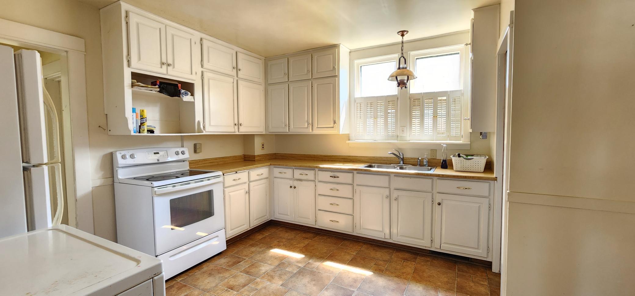 1902 single family home for sale at 437 7th Street NE in Staples, MN — 3 bed, 2 bath (photo 6 of 17)