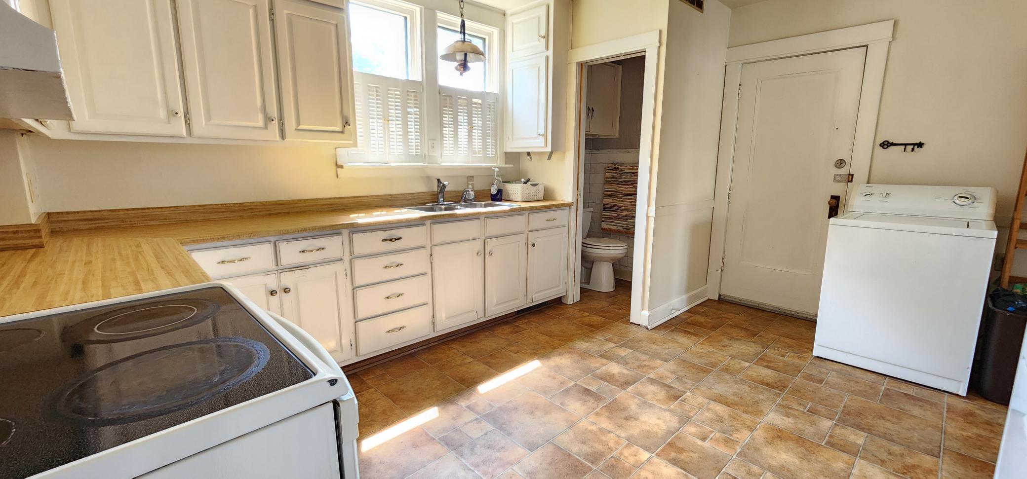 1902 single family home for sale at 437 7th Street NE in Staples, MN — 3 bed, 2 bath (photo 7 of 17)