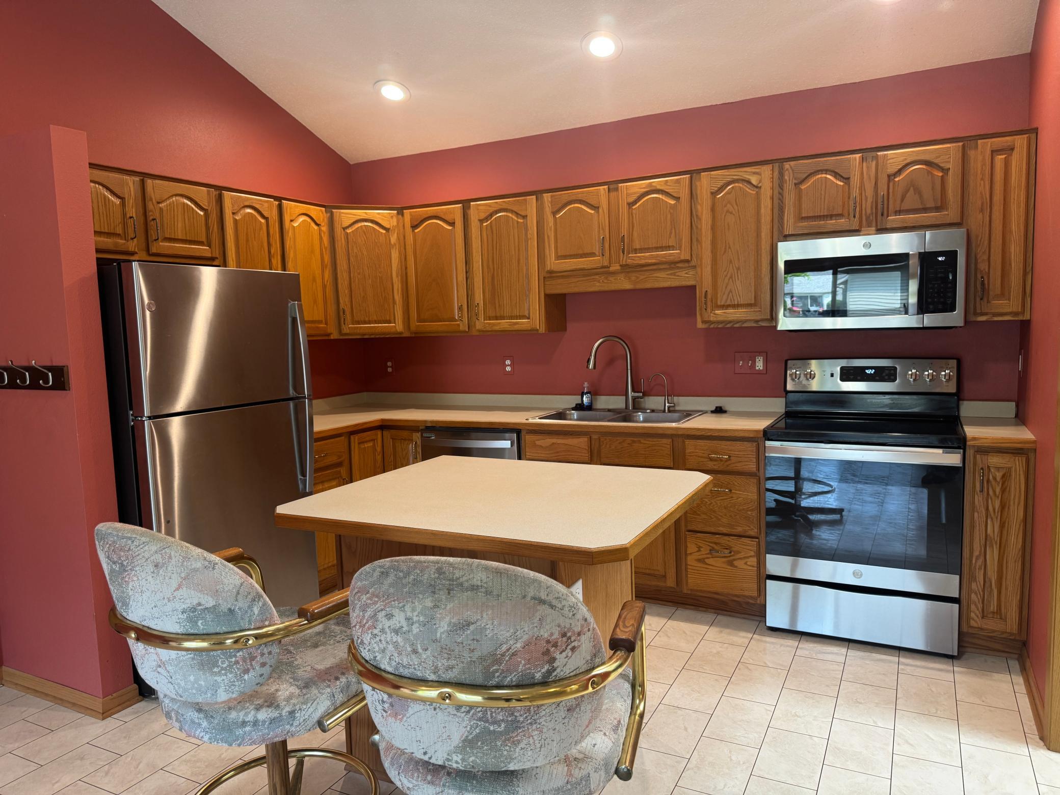1997 home for sale at 300 Roosevelt Road SW, Unit #12 in Bemidji, MN — 2 bed, 2 bath (photo 3 of 41)