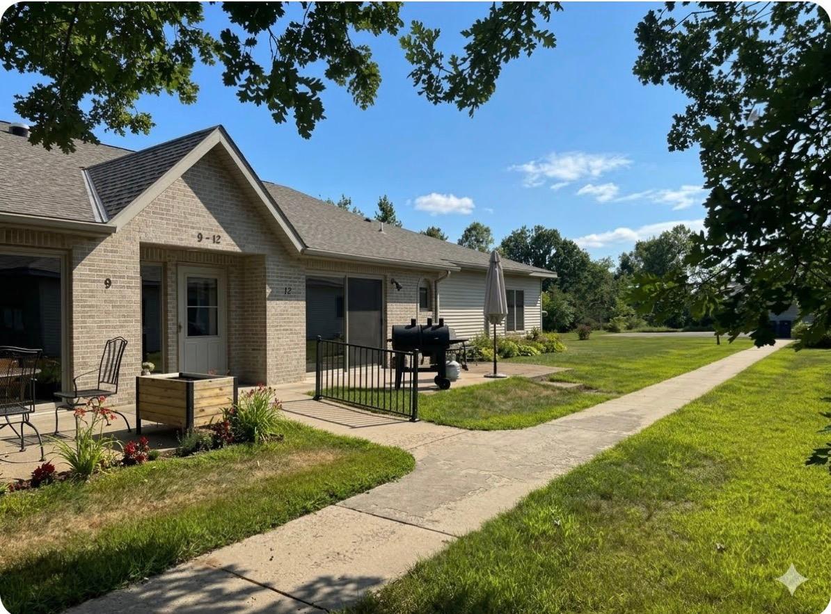 1997 home for sale at 300 Roosevelt Road SW, Unit 12 in Bemidji, MN — 2 bed, 2 bath (photo 30 of 41)