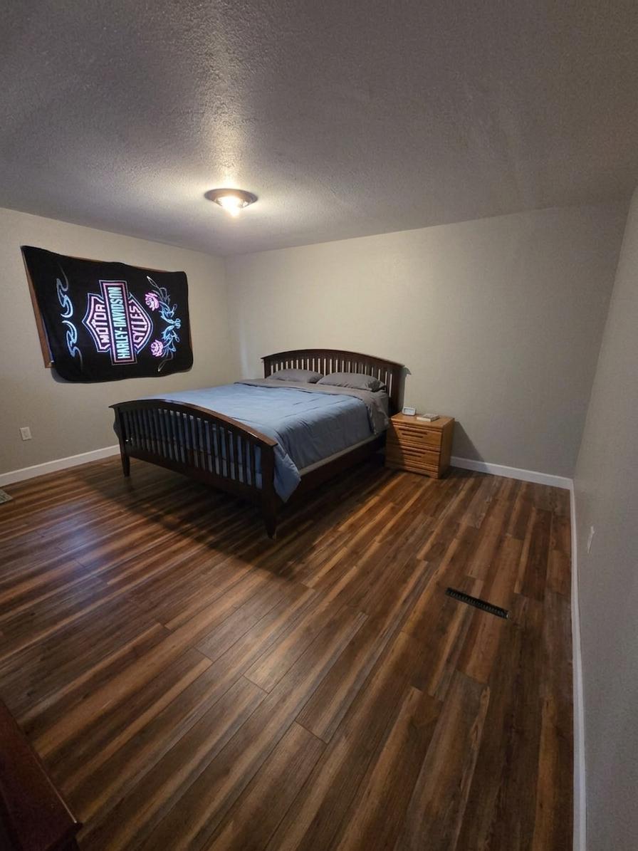 1982 single family home for sale at 121 & 407 4th & 2nd Street Avenue in Milnor, ND — 4 bed, 2 bath (photo 12 of 22)