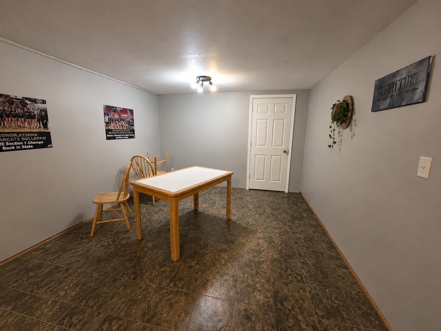 1982 single family home for sale at 121 & 407 4th & 2nd Street Avenue in Milnor, ND — 4 bed, 2 bath (photo 18 of 22)