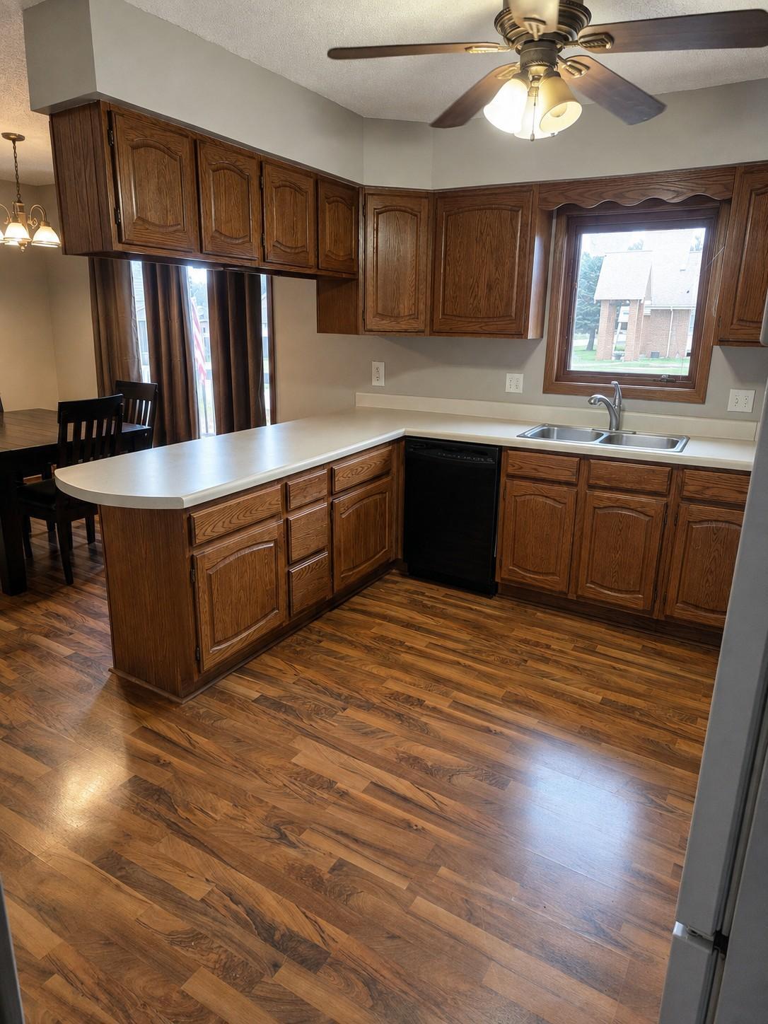 1982 single family home for sale at 121 & 407 4th & 2nd Street Avenue in Milnor, ND — 4 bed, 2 bath (photo 8 of 22)