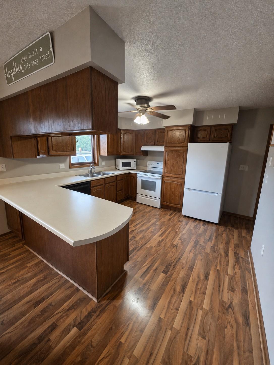 1982 single family home for sale at 121 & 407 4th & 2nd Street Avenue in Milnor, ND — 4 bed, 2 bath (photo 9 of 22)