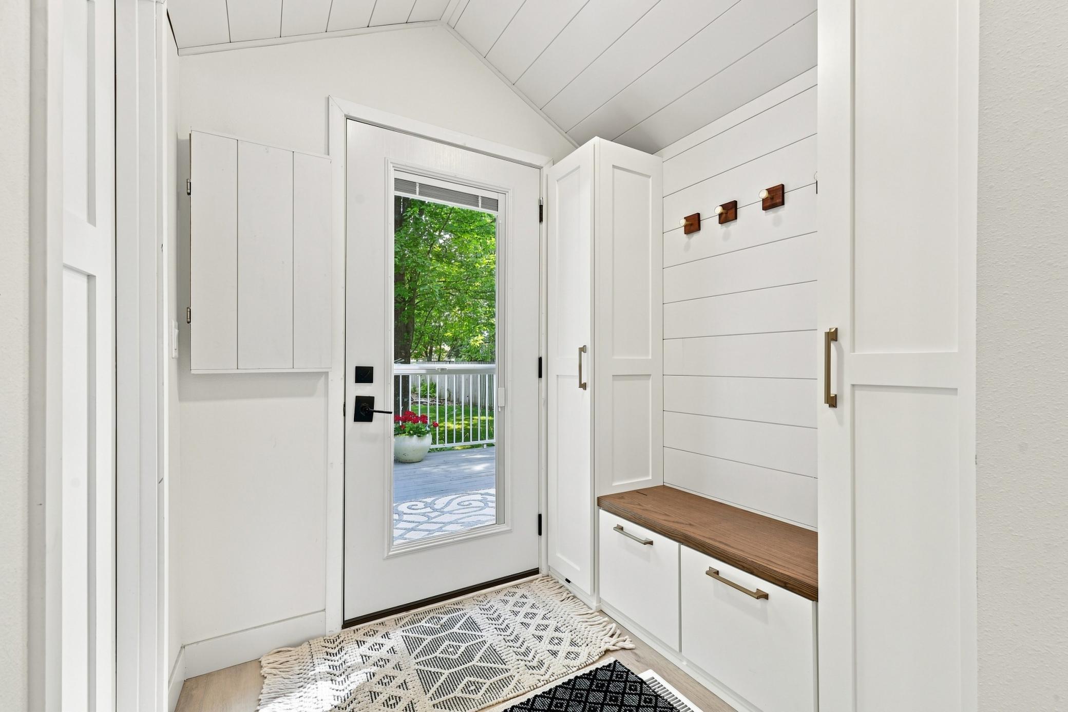 1936 single family home for sale at 1244 E Shore Drive in Detroit Lakes, MN — 3 bed, 3 bath (photo 4 of 45)