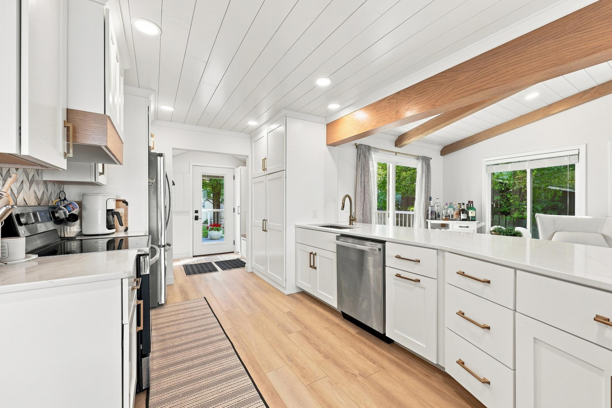 1936 single family home for sale at 1244 E Shore Drive in Detroit Lakes, MN — 3 bed, 3 bath (photo 5 of 45)