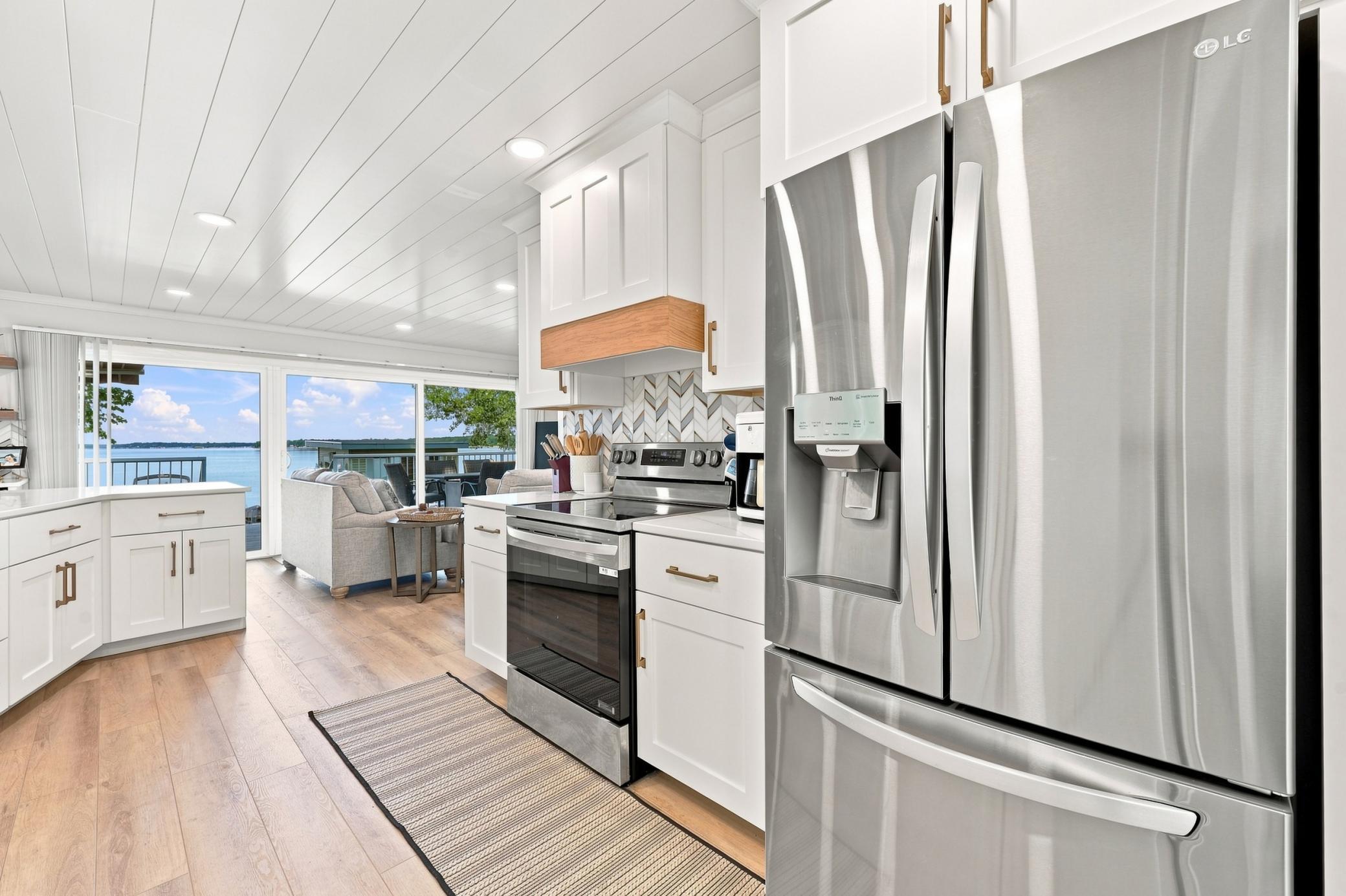 1936 single family home for sale at 1244 E Shore Drive in Detroit Lakes, MN — 3 bed, 3 bath (photo 6 of 45)