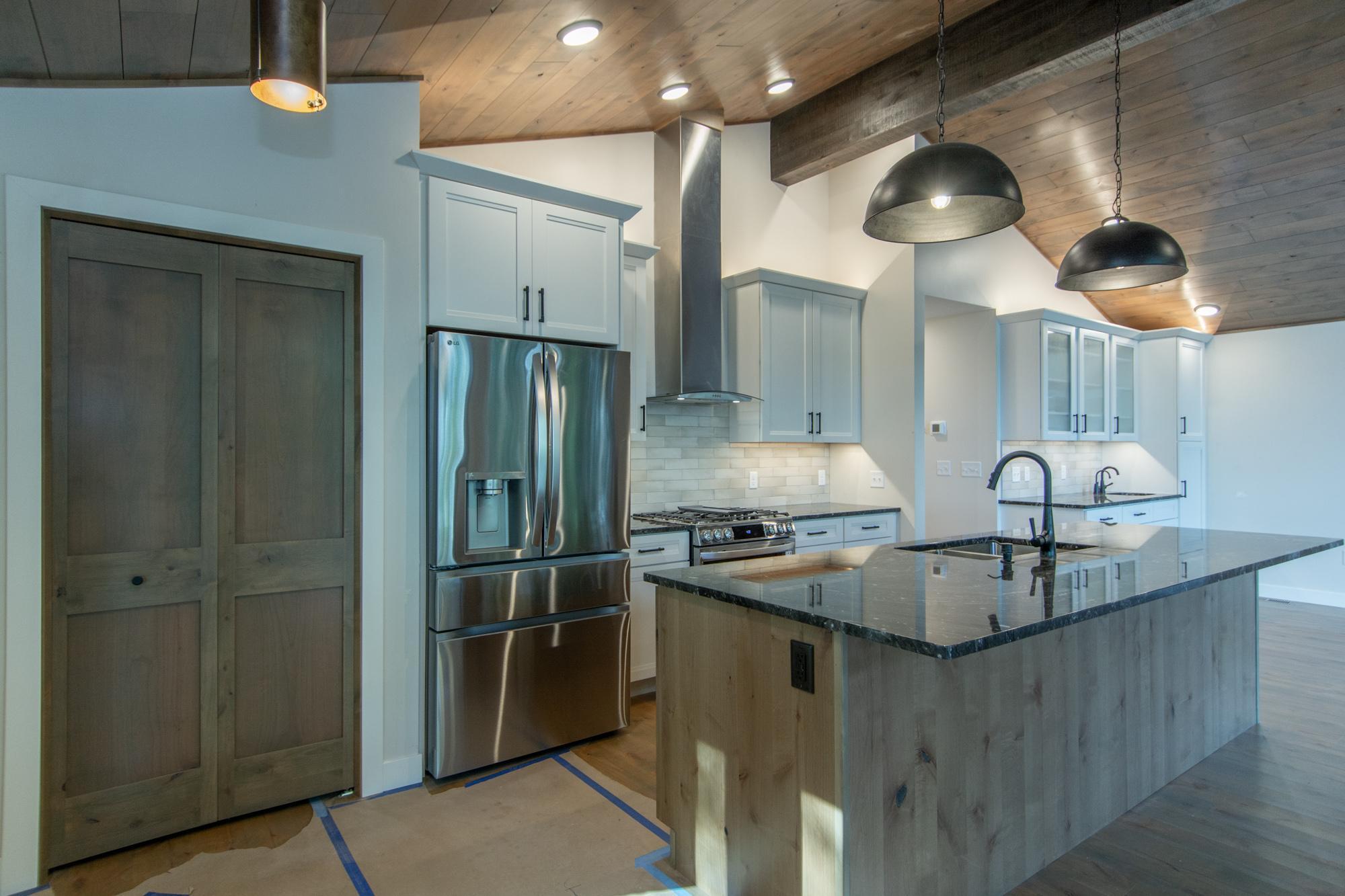 1979 single family home for sale at 16296 Tower Drive in Brainerd, MN — 5 bed, 3 bath (photo 18 of 75)