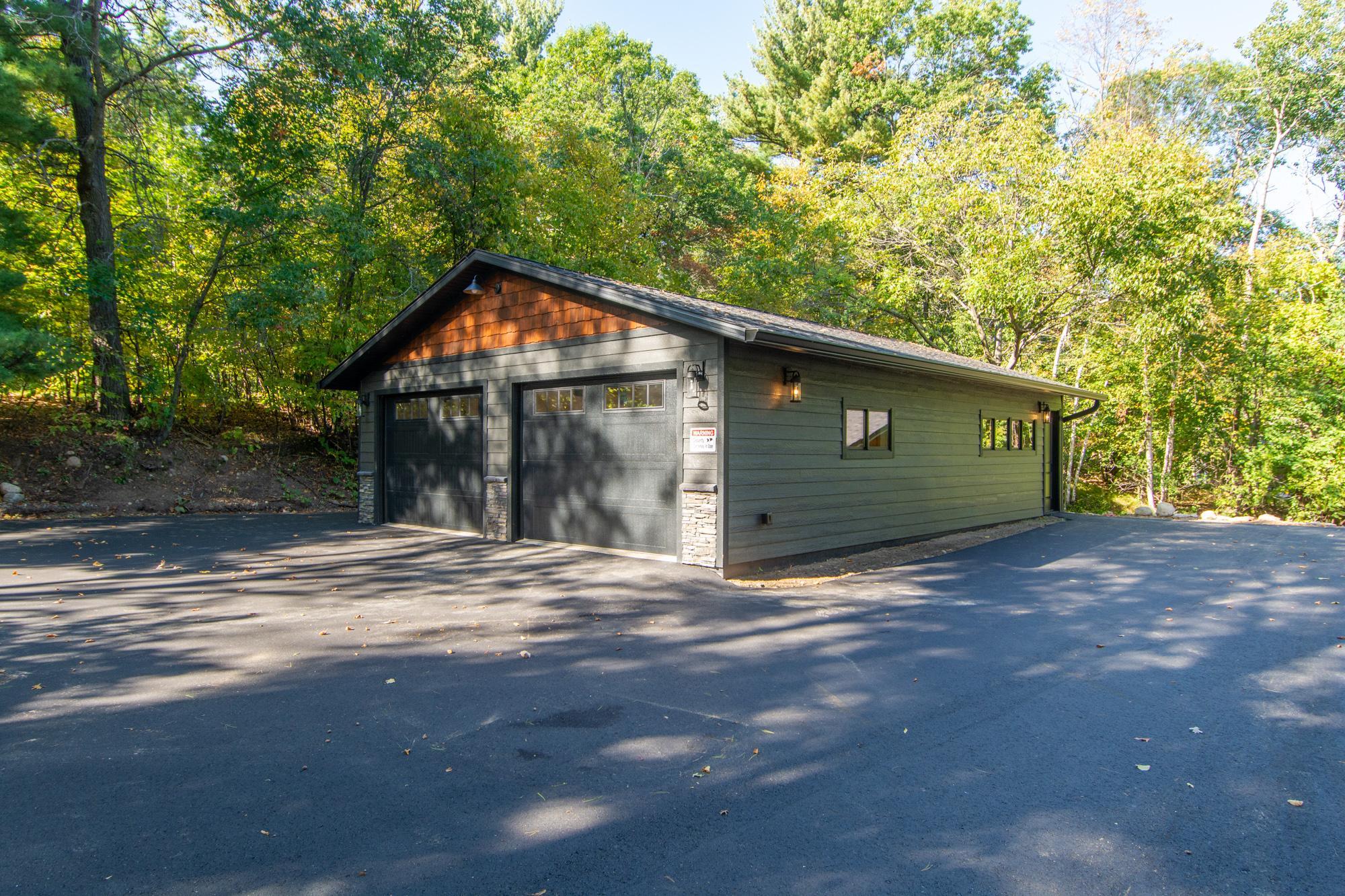 1979 single family home for sale at 16296 Tower Drive in Brainerd, MN — 5 bed, 3 bath (photo 4 of 75)
