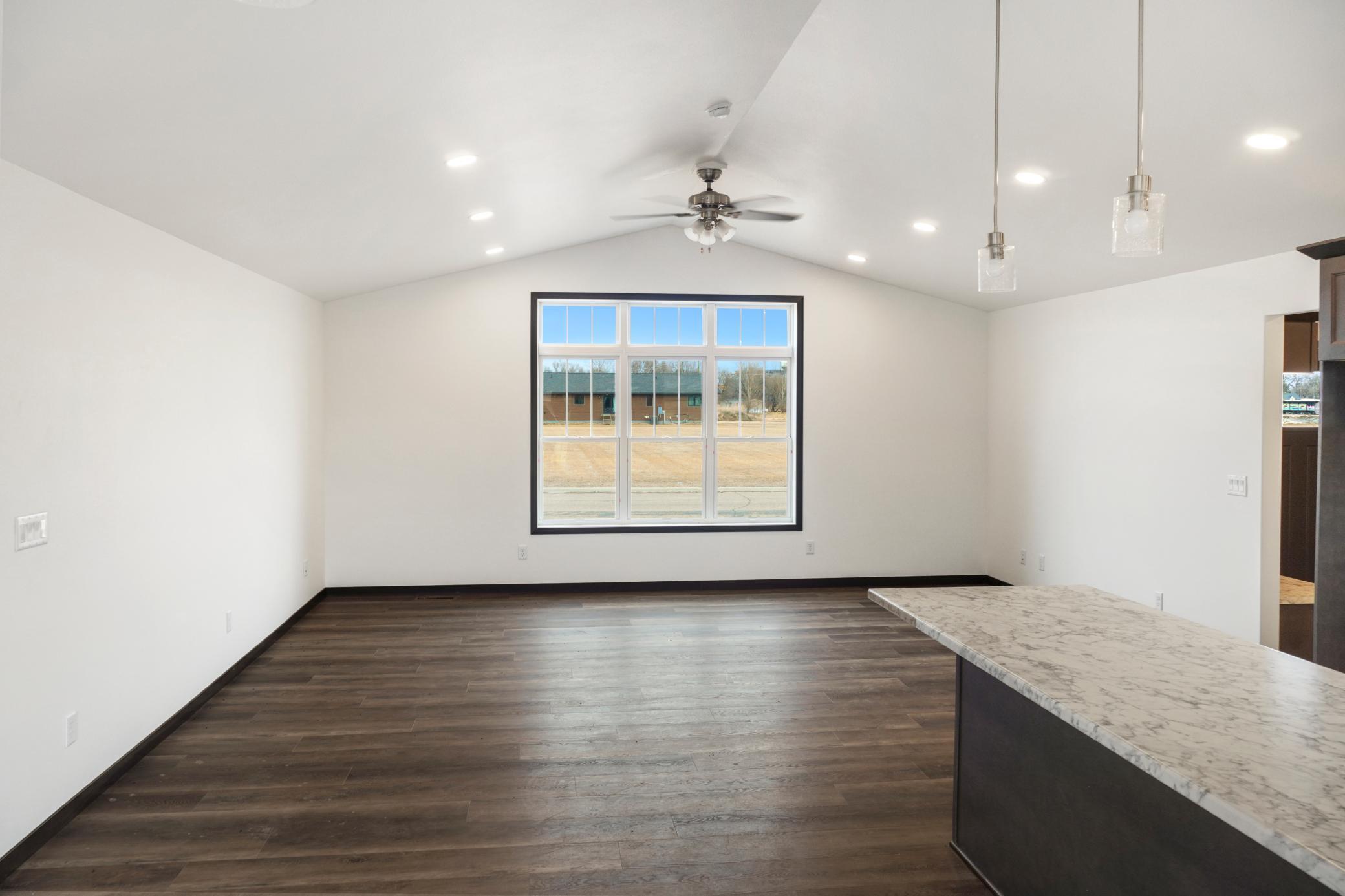 208 4th st NW, Gwinner ND 58040 - Photo 14 of 31
