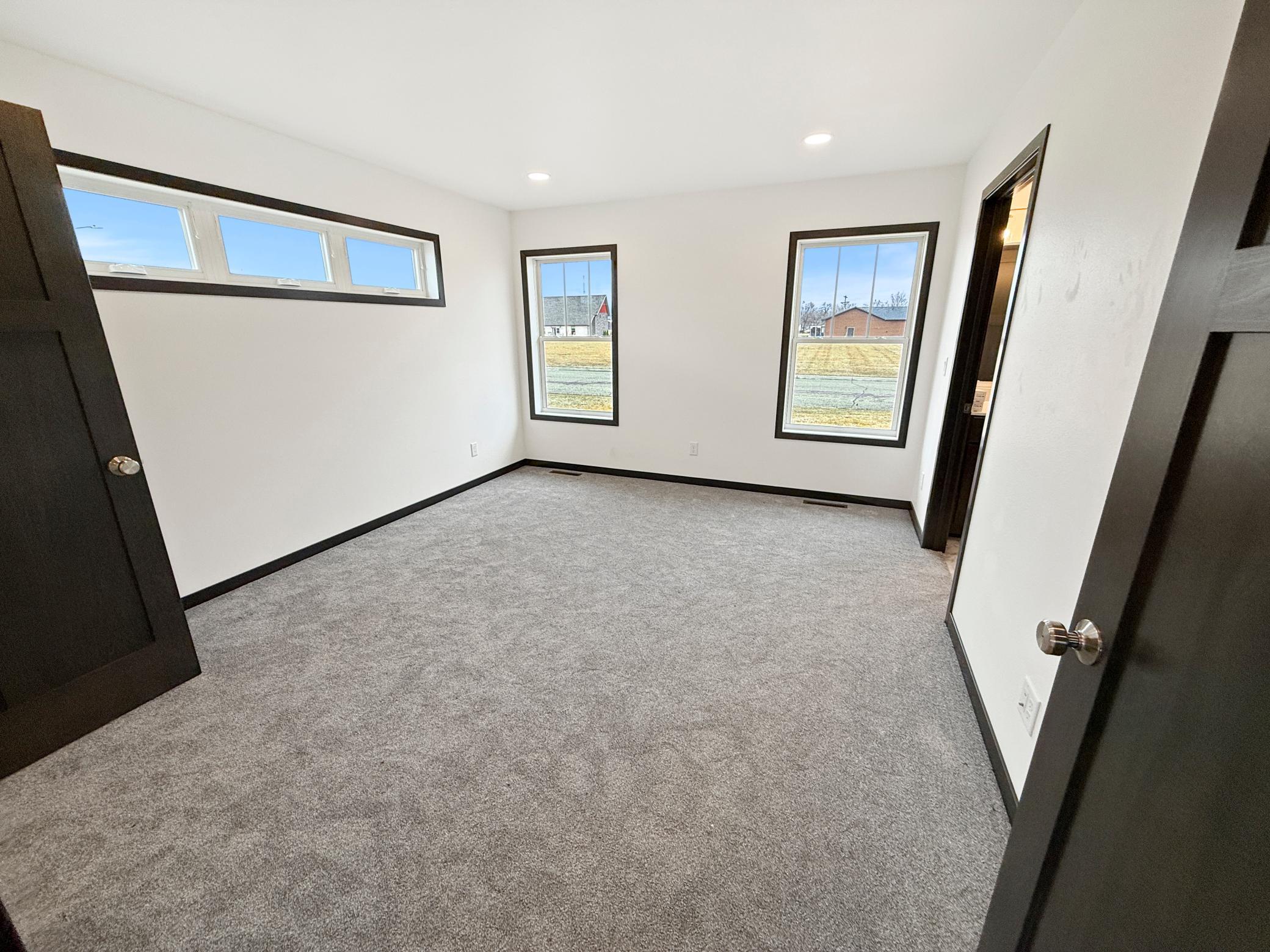 208 4th st NW, Gwinner ND 58040 - Photo 17 of 31