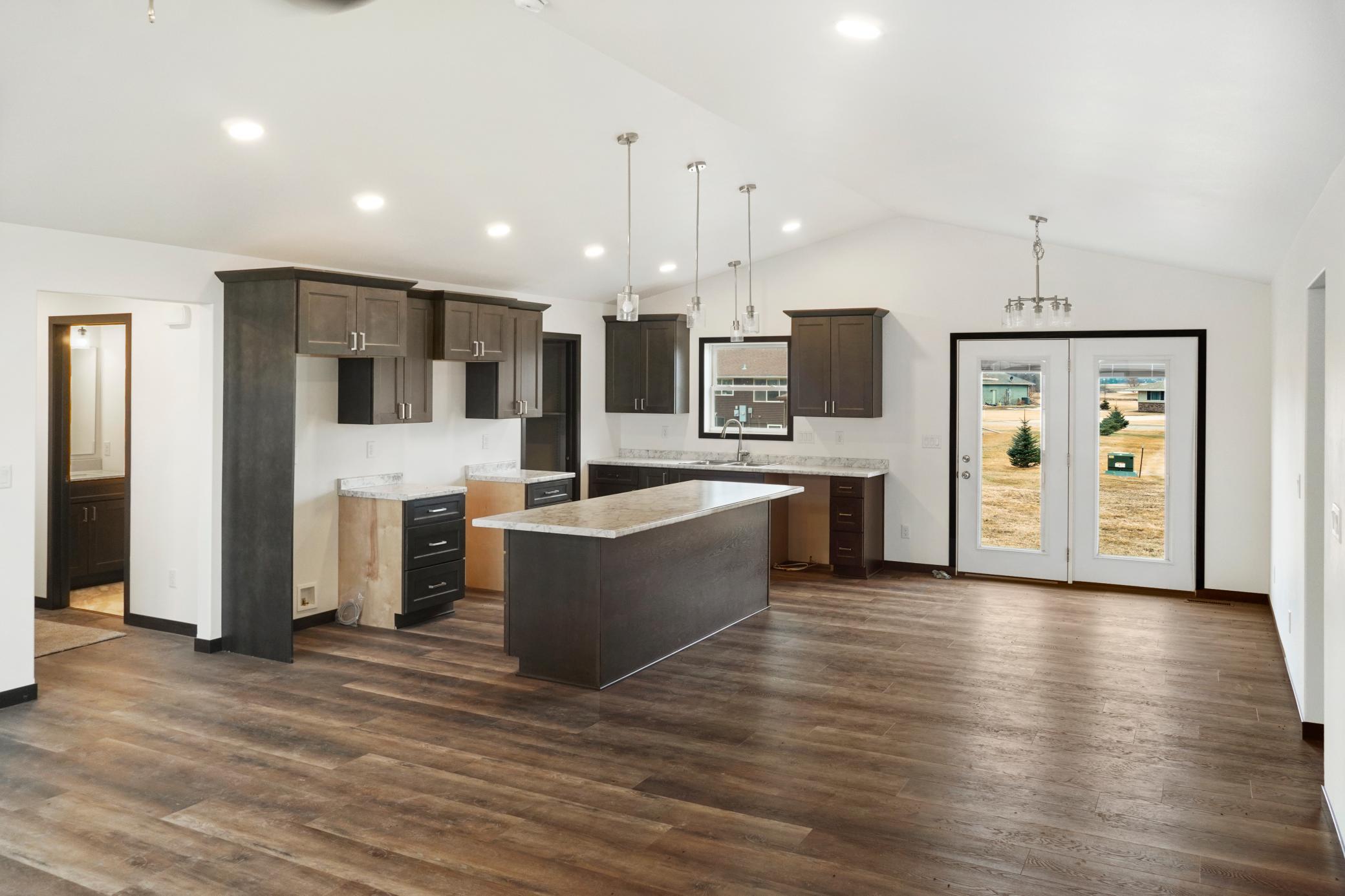208 4th st NW, Gwinner ND 58040 - Photo 4 of 31