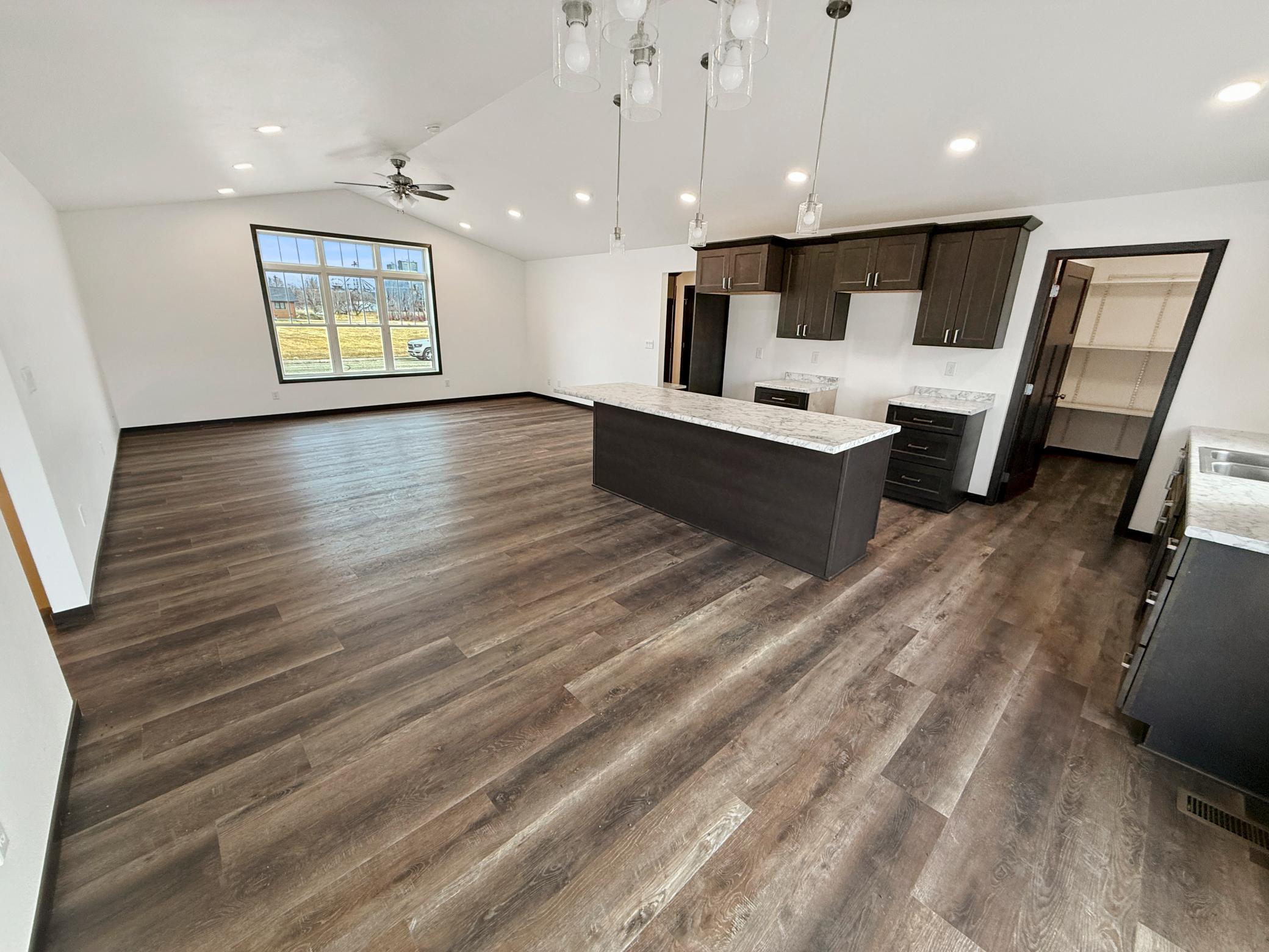 208 4th st NW, Gwinner ND 58040 - Photo 8 of 31