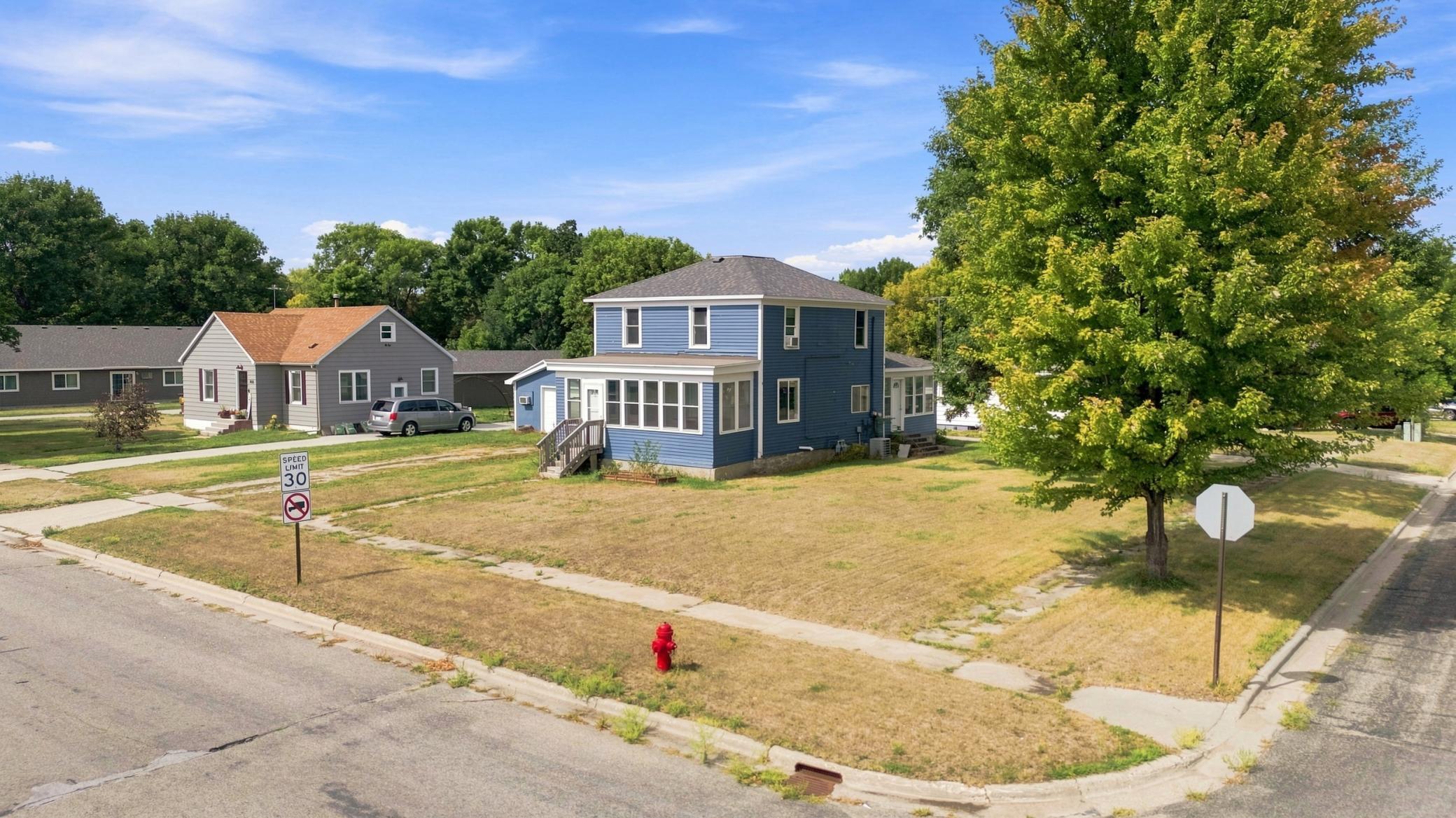 1900 single family home for sale at 802 Hobart Street in Hawley, MN — 4 bed, 2 bath (photo 2 of 36)