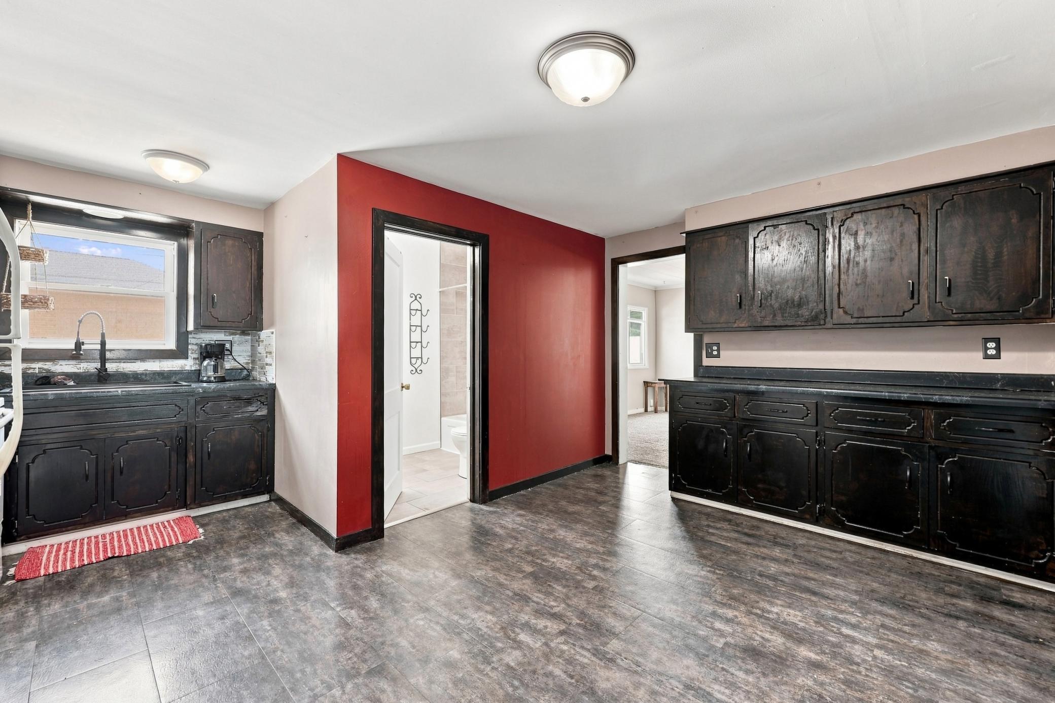 1900 single family home for sale at 802 Hobart Street in Hawley, MN — 4 bed, 2 bath (photo 4 of 36)