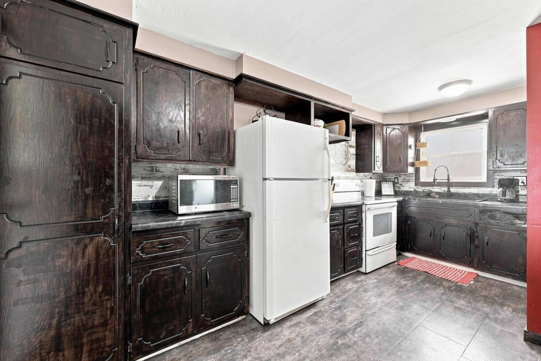 1900 single family home for sale at 802 Hobart Street in Hawley, MN — 4 bed, 2 bath (photo 6 of 36)