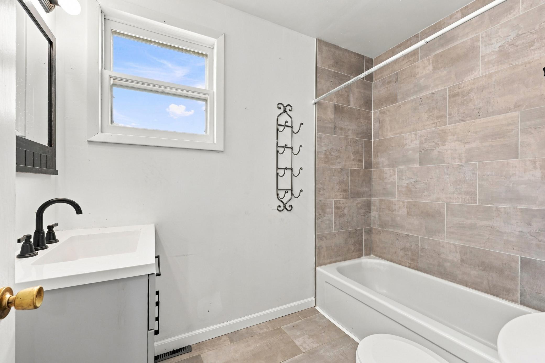1900 single family home for sale at 802 Hobart Street in Hawley, MN — 4 bed, 2 bath (photo 8 of 36)