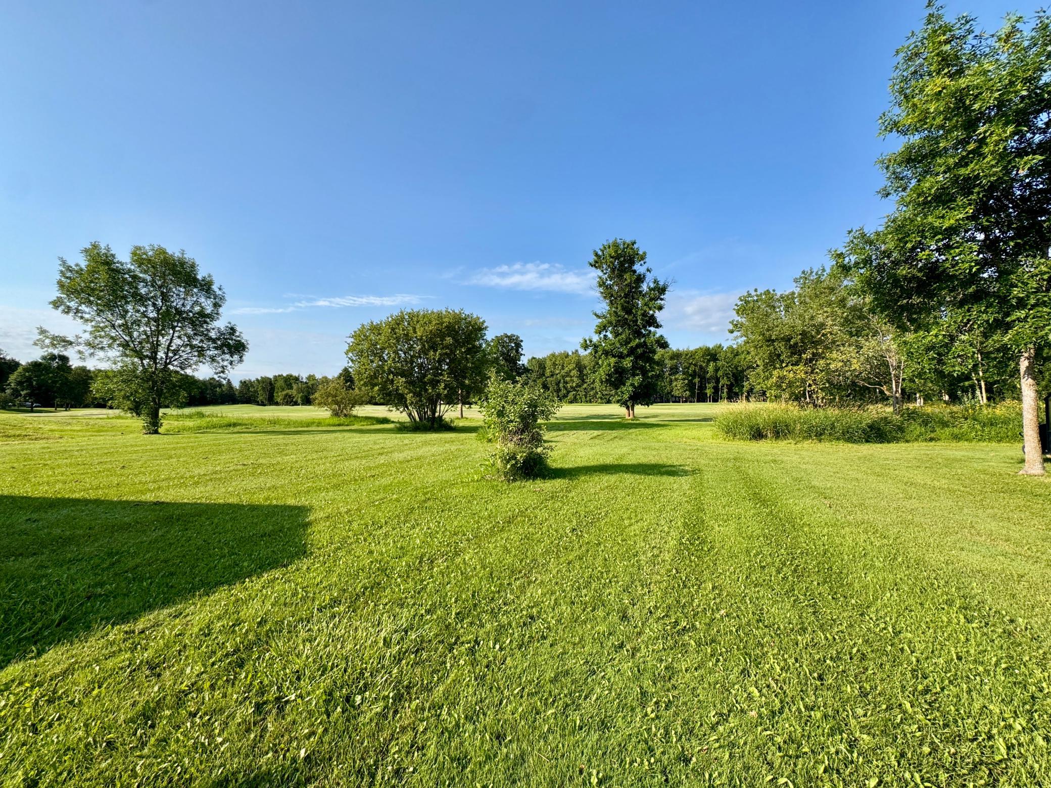 1987 single family home for sale at 233 Oak Road in Warroad, MN — 3 bed, 2 bath (photo 5 of 11)