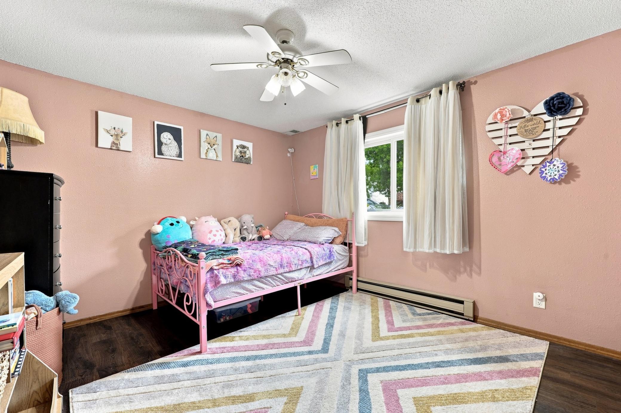 1985 single family home for sale at 408 19th Street E in West Fargo, ND — 4 bed, 2 bath (photo 14 of 25)