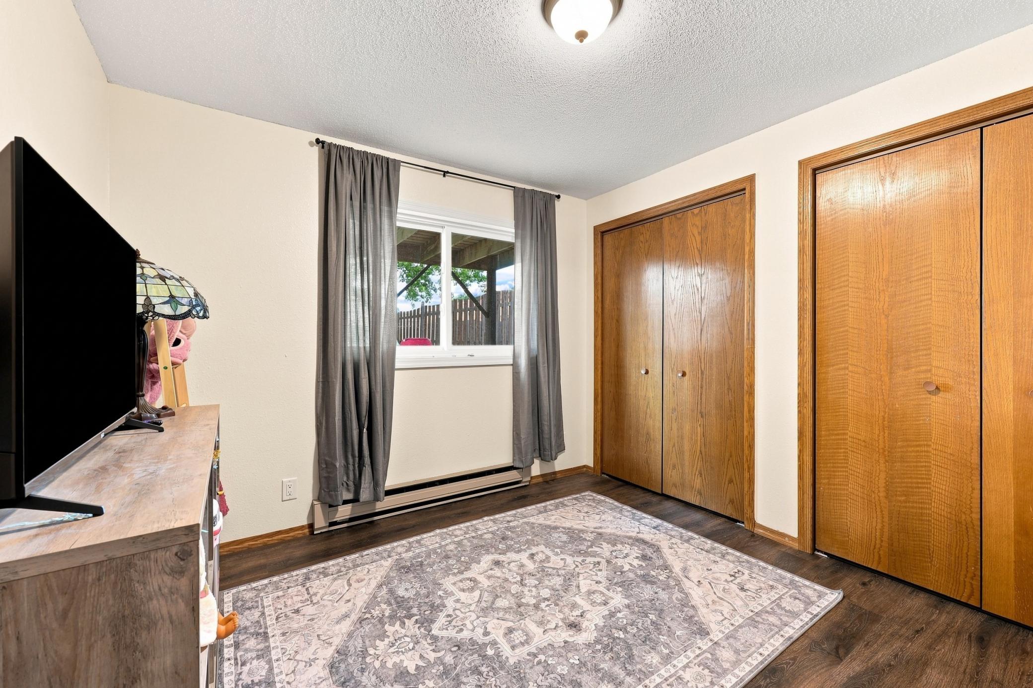 1985 single family home for sale at 408 19th Street E in West Fargo, ND — 4 bed, 2 bath (photo 16 of 25)