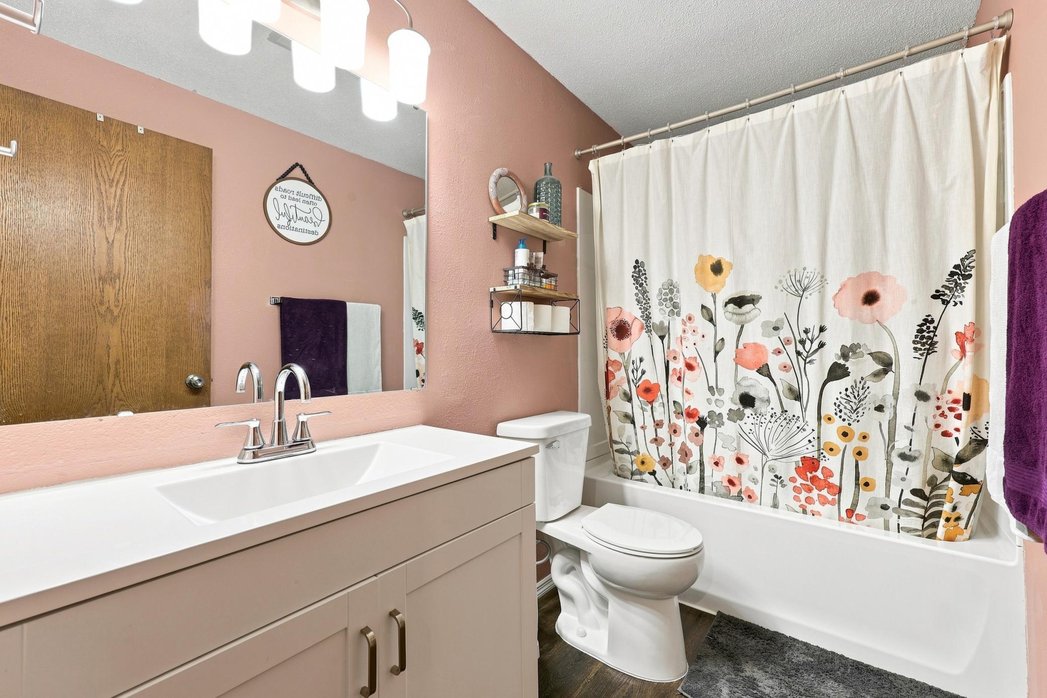 1985 single family home for sale at 408 19th Street E in West Fargo, ND — 4 bed, 2 bath (photo 17 of 25)