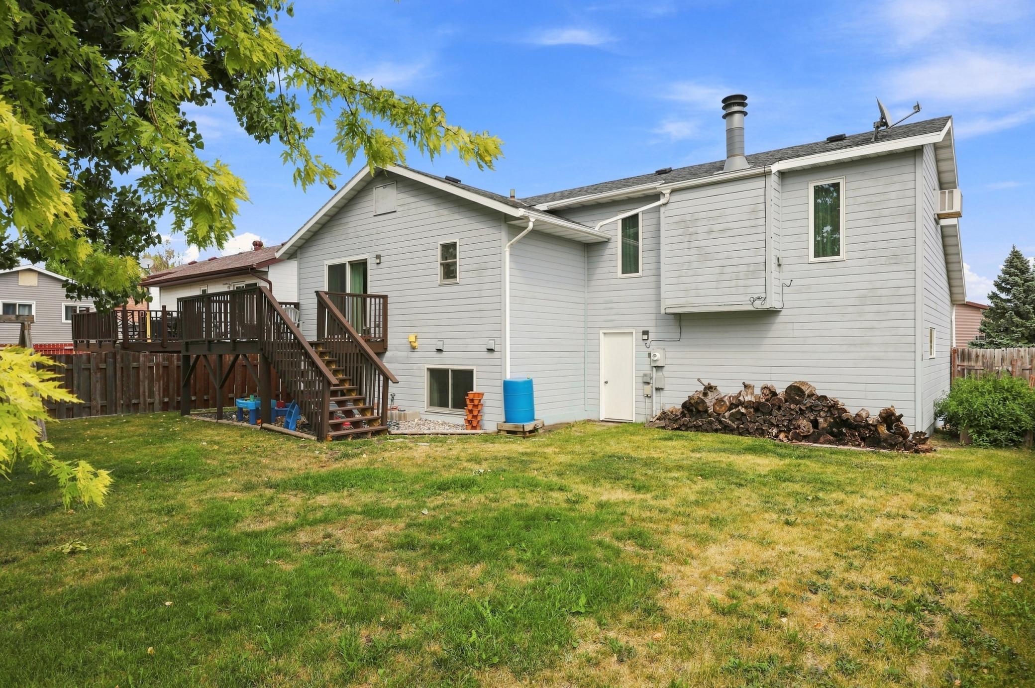 1985 single family home for sale at 408 19th Street E in West Fargo, ND — 4 bed, 2 bath (photo 20 of 25)