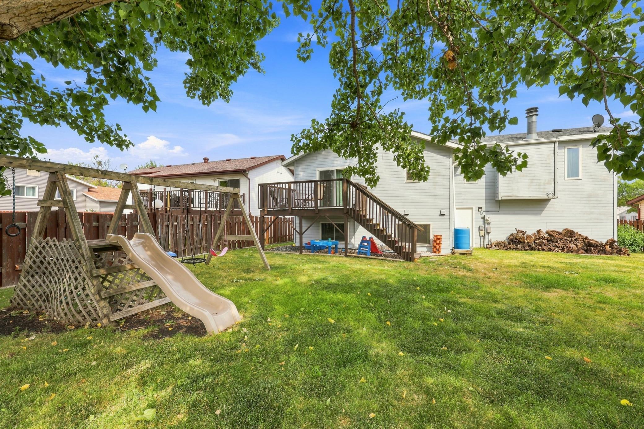 1985 single family home for sale at 408 19th Street E in West Fargo, ND — 4 bed, 2 bath (photo 21 of 25)
