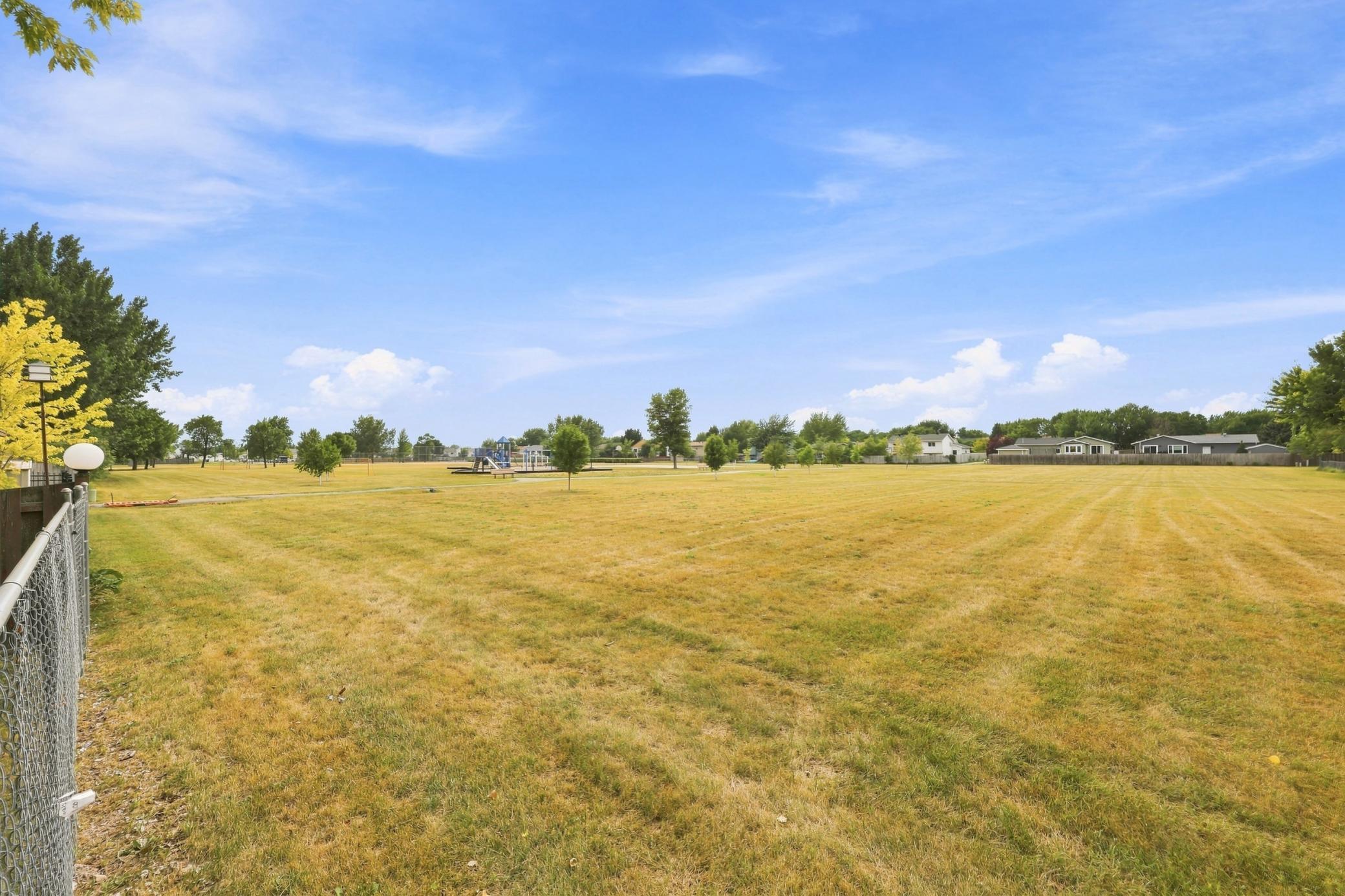 1985 single family home for sale at 408 19th Street E in West Fargo, ND — 4 bed, 2 bath (photo 25 of 25)